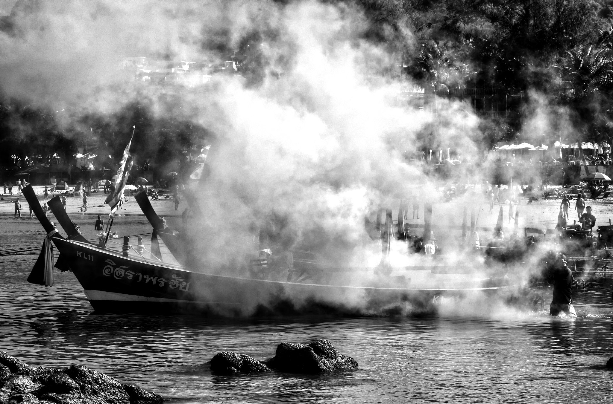 Canon EF 70-300mm F4-5.6L IS USM sample photo. Chaos on the beach ... photography