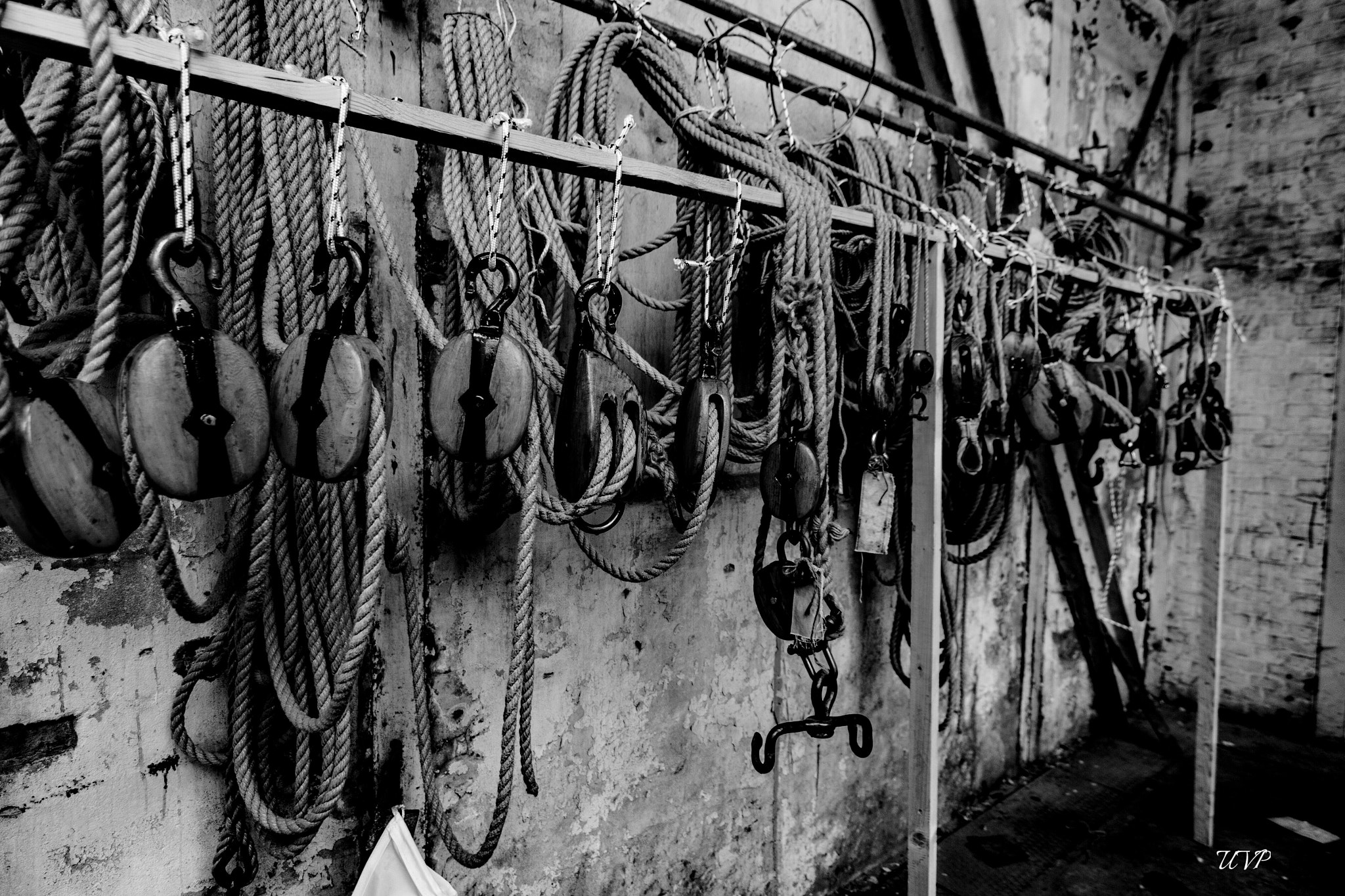 Tokina AT-X Pro 11-16mm F2.8 DX II sample photo. Wooden pulley photography