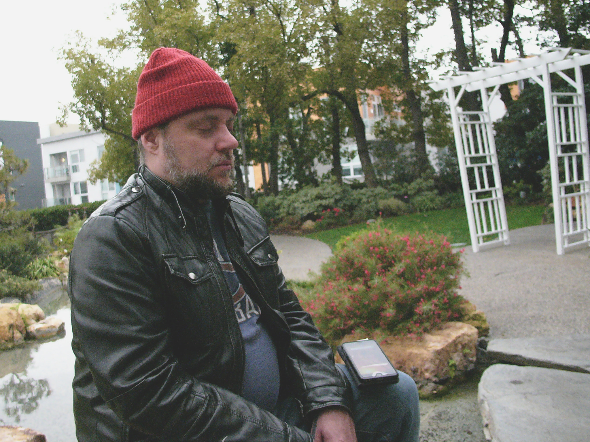 Leica DIGILUX 2 sample photo. Meditating in a city garden photography