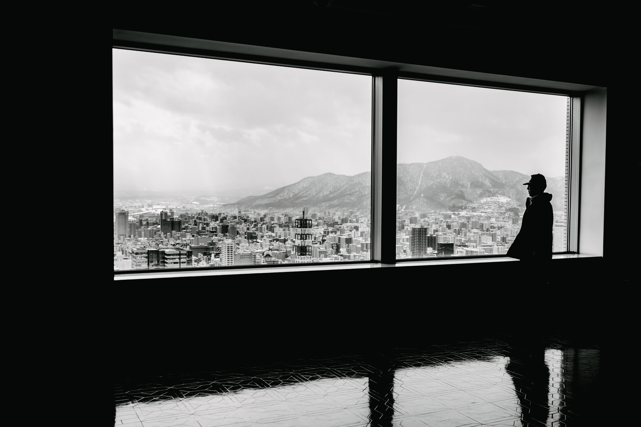 35mm F2.0 sample photo. Windows photography