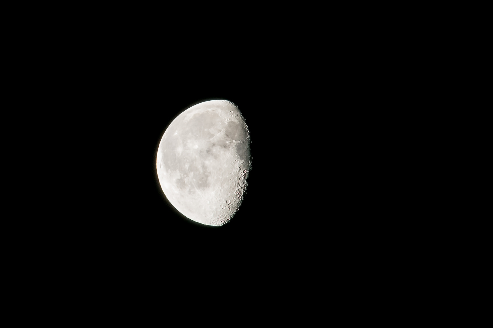 Tamron SP AF 70-200mm F2.8 Di LD (IF) MACRO sample photo. Moon photography
