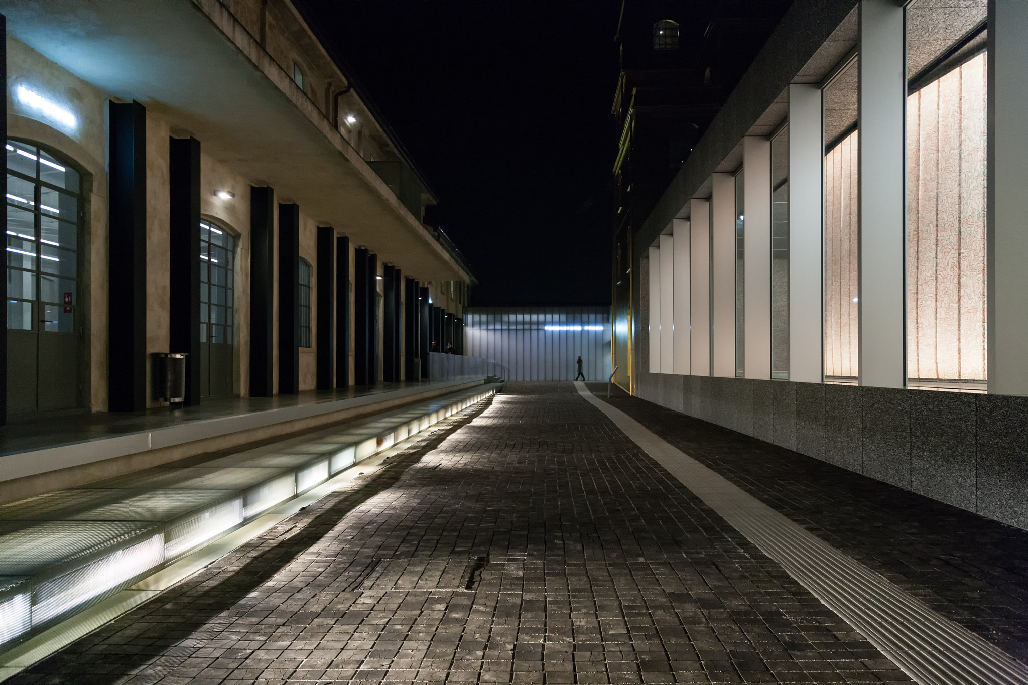 Canon EOS-1Ds Mark II sample photo. Fondazione prada photography