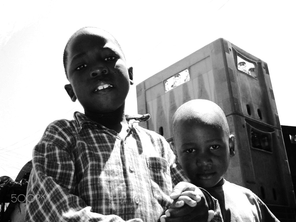 Olympus u-miniS,StylusVS sample photo. Uganda slum kids photography