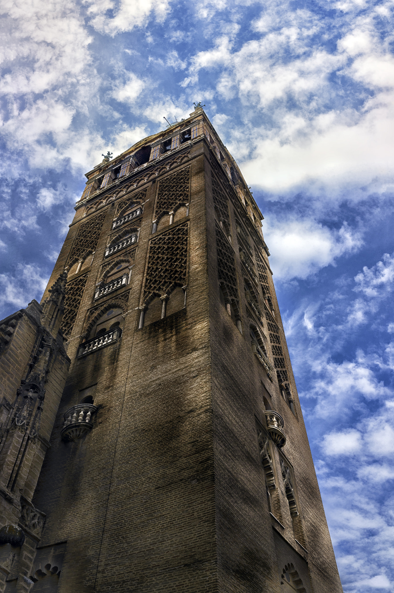 Nikon D600 + Nikon AF Nikkor 35mm F2D sample photo. Torre de la giralda, sevilla. photography