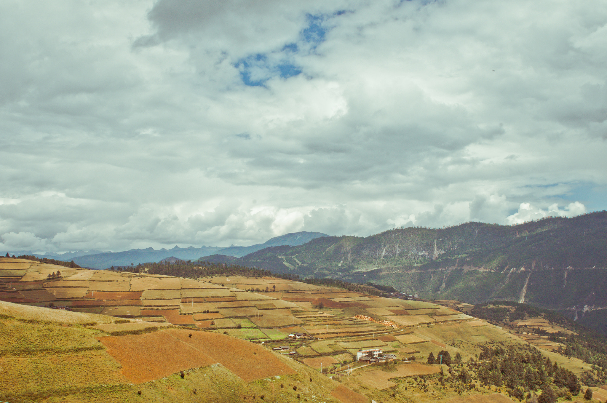 Nikon D300 + Sigma 24mm F1.8 EX DG Aspherical Macro sample photo. The mountains of yunnan  photography