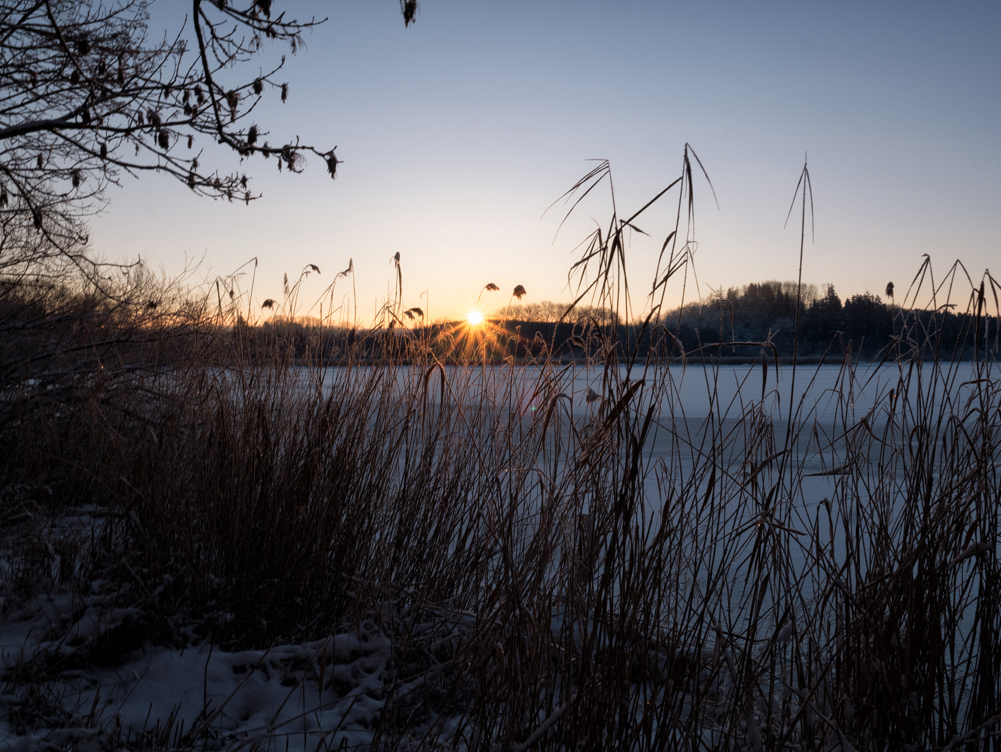 Panasonic Lumix DMC-G7 + Olympus M.Zuiko Digital ED 7-14mm F2.8 PRO sample photo. Sunrise at -14 c photography