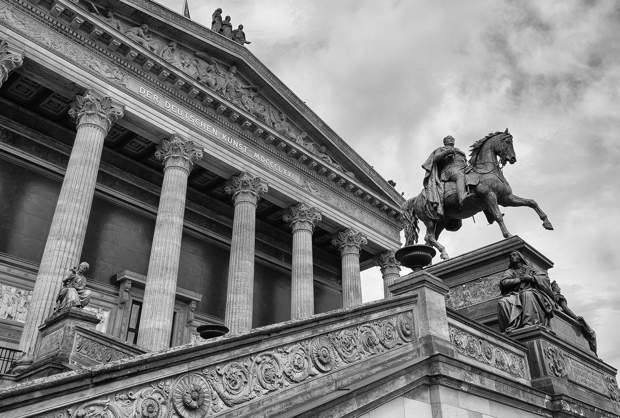 Sigma 10-20mm F3.5 EX DC HSM sample photo. Berlin museum photography