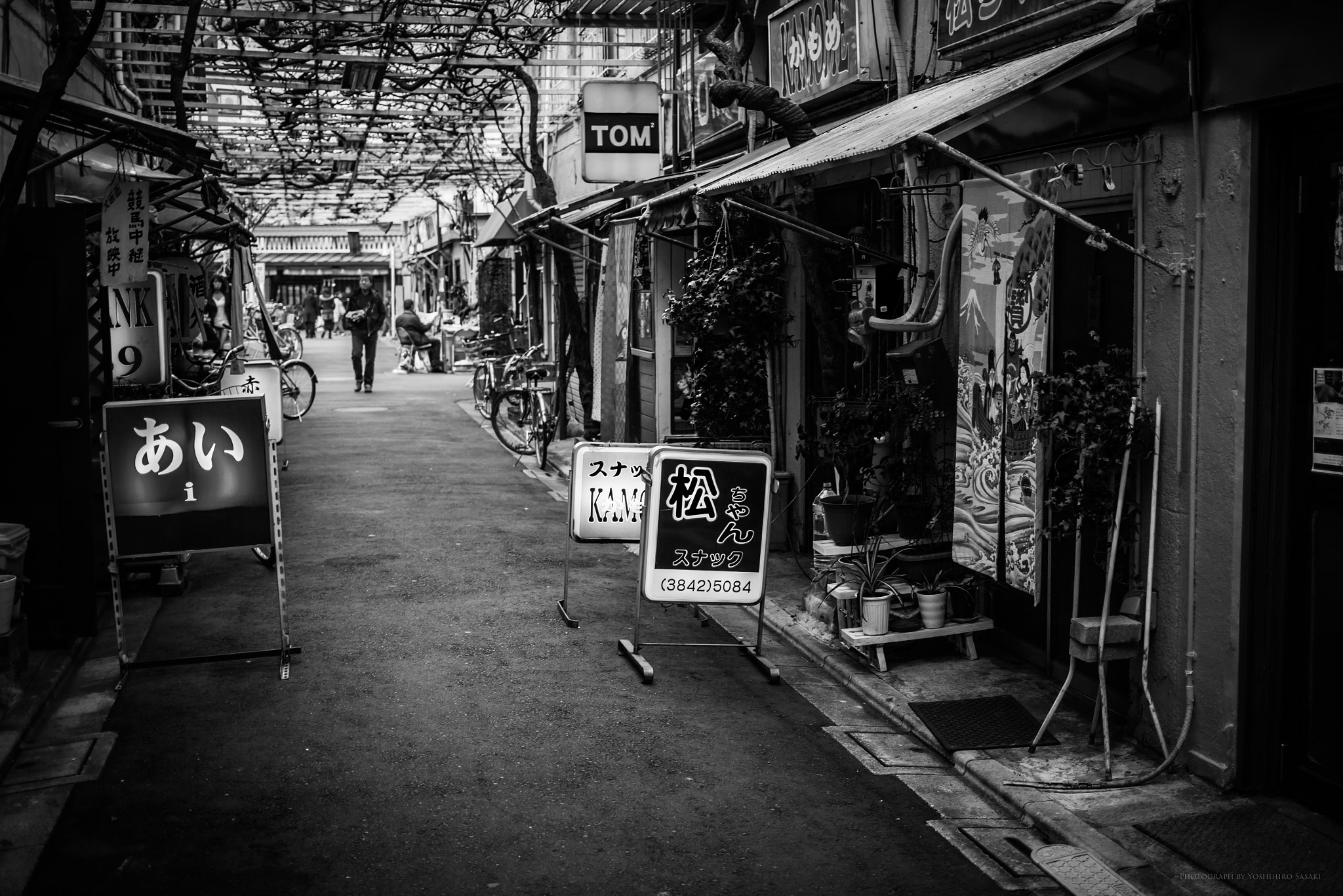 Canon EOS 5D Mark II sample photo. Asakusa town, tokyo（red-light district） photography
