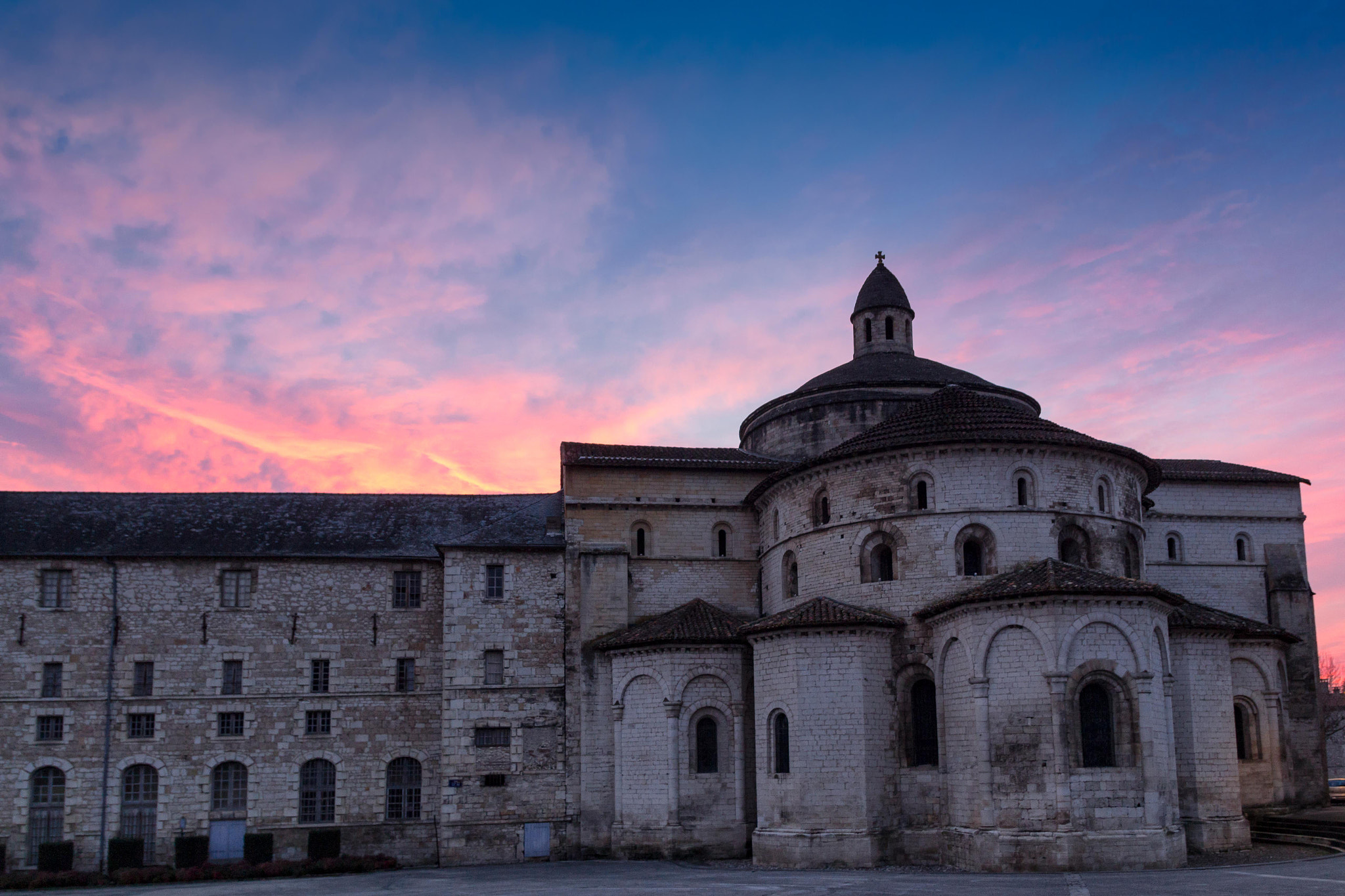 Canon EF-S 17-55mm F2.8 IS USM sample photo. Sunset on "sainte marie de souillac" photography