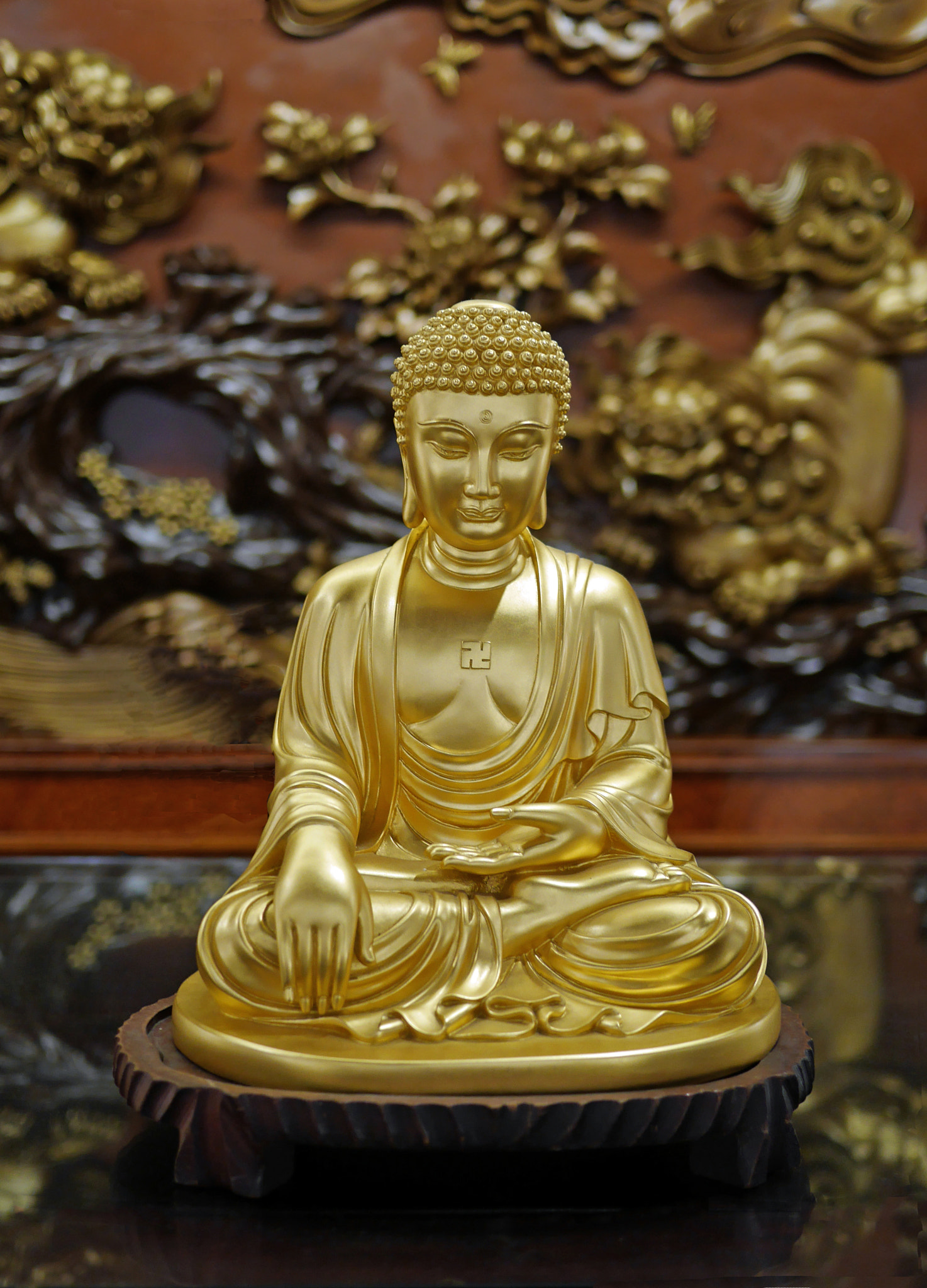 Panasonic Lumix DMC-GX7 + LUMIX G 20/F1.7 II sample photo. Statue of buddha seated photography