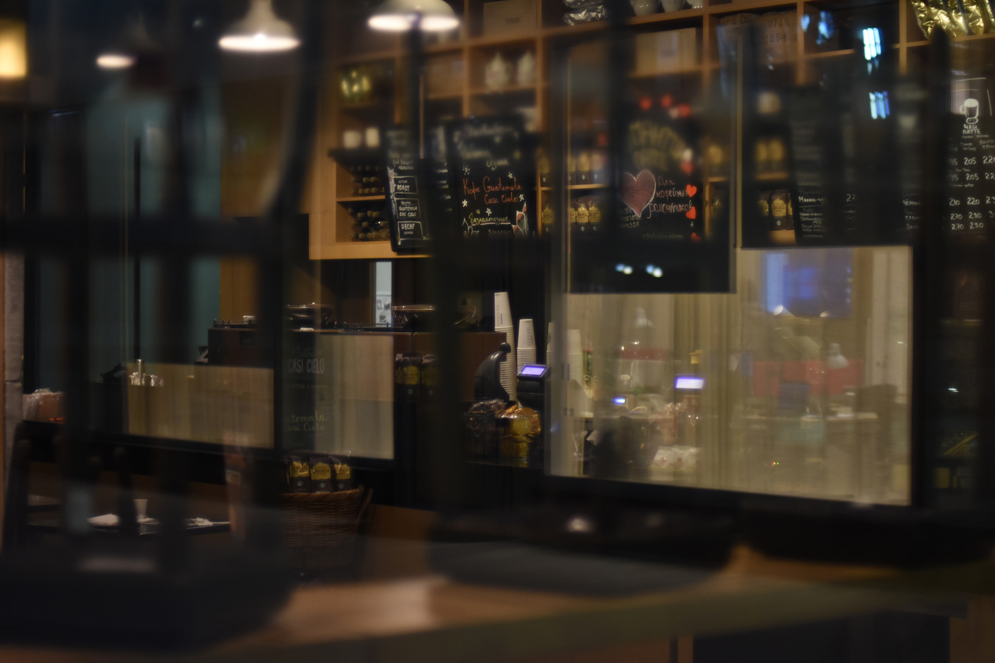 Nikon D7200 + Nikon AF Nikkor 50mm F1.4D sample photo. Cafe in moscow photography