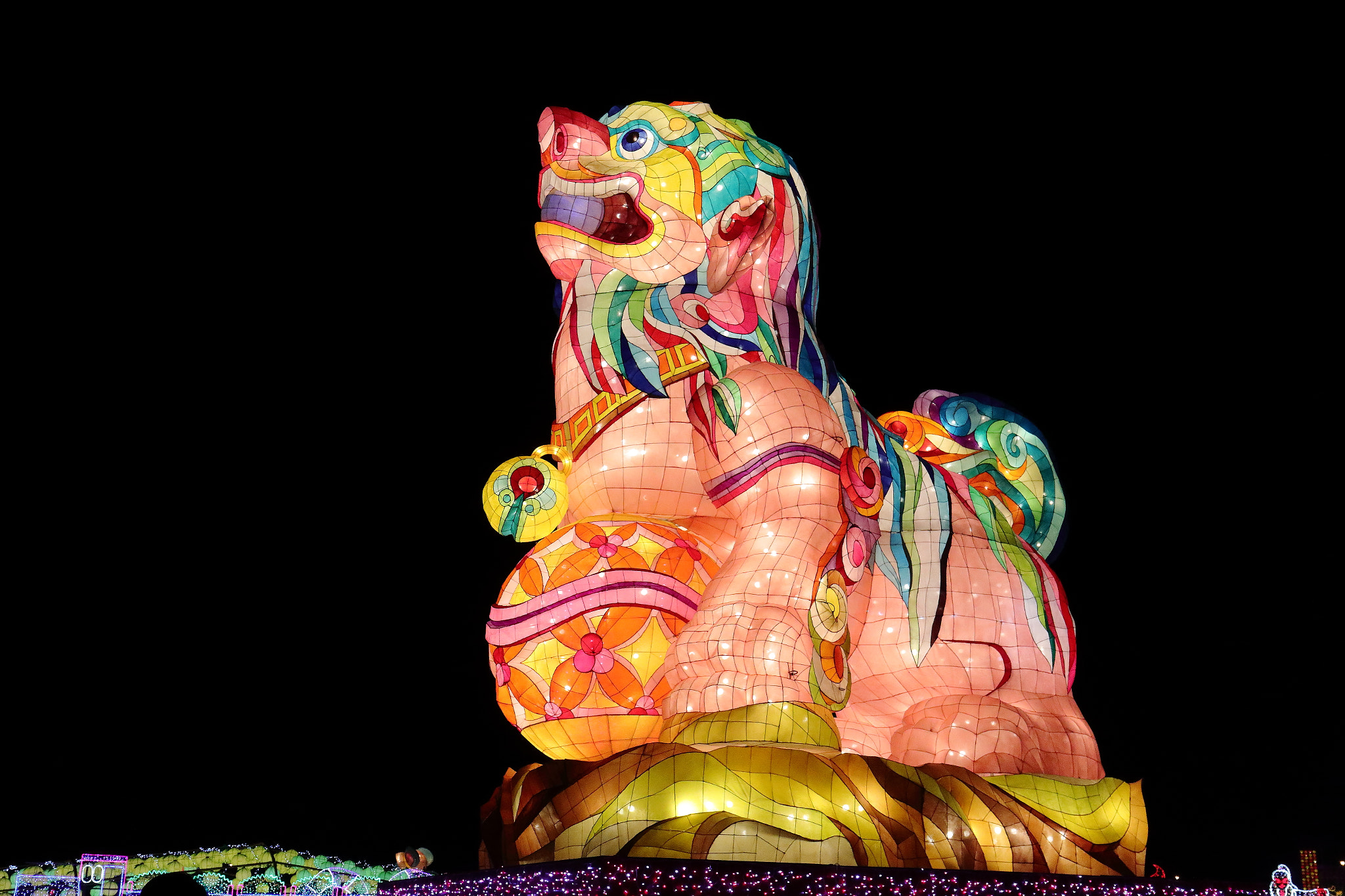 Canon EF 16-35mm F4L IS USM sample photo. Img_0206m lion  lantern. 獅子花燈 photography