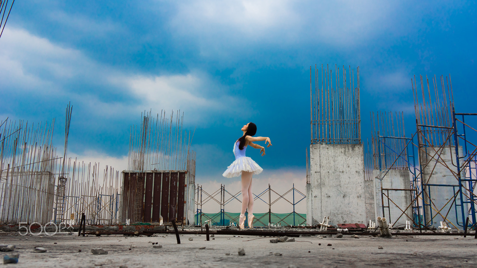 Sony Alpha NEX-7 + Sony Vario-Tessar T* E 16-70mm F4 ZA OSS sample photo. Ballerina photography