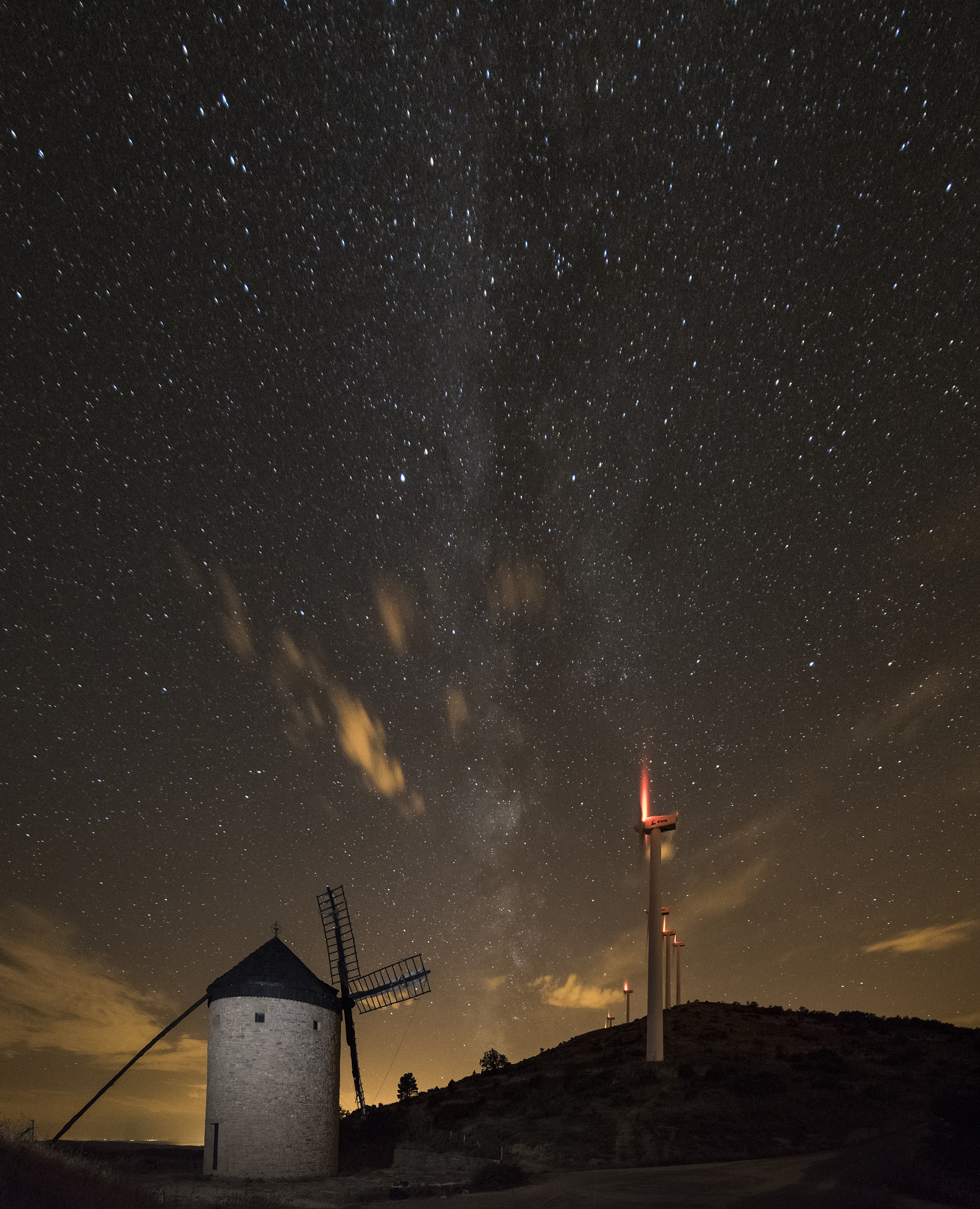 Samyang 14mm F2.8 ED AS IF UMC sample photo. Old vs new windmill under milk way photography