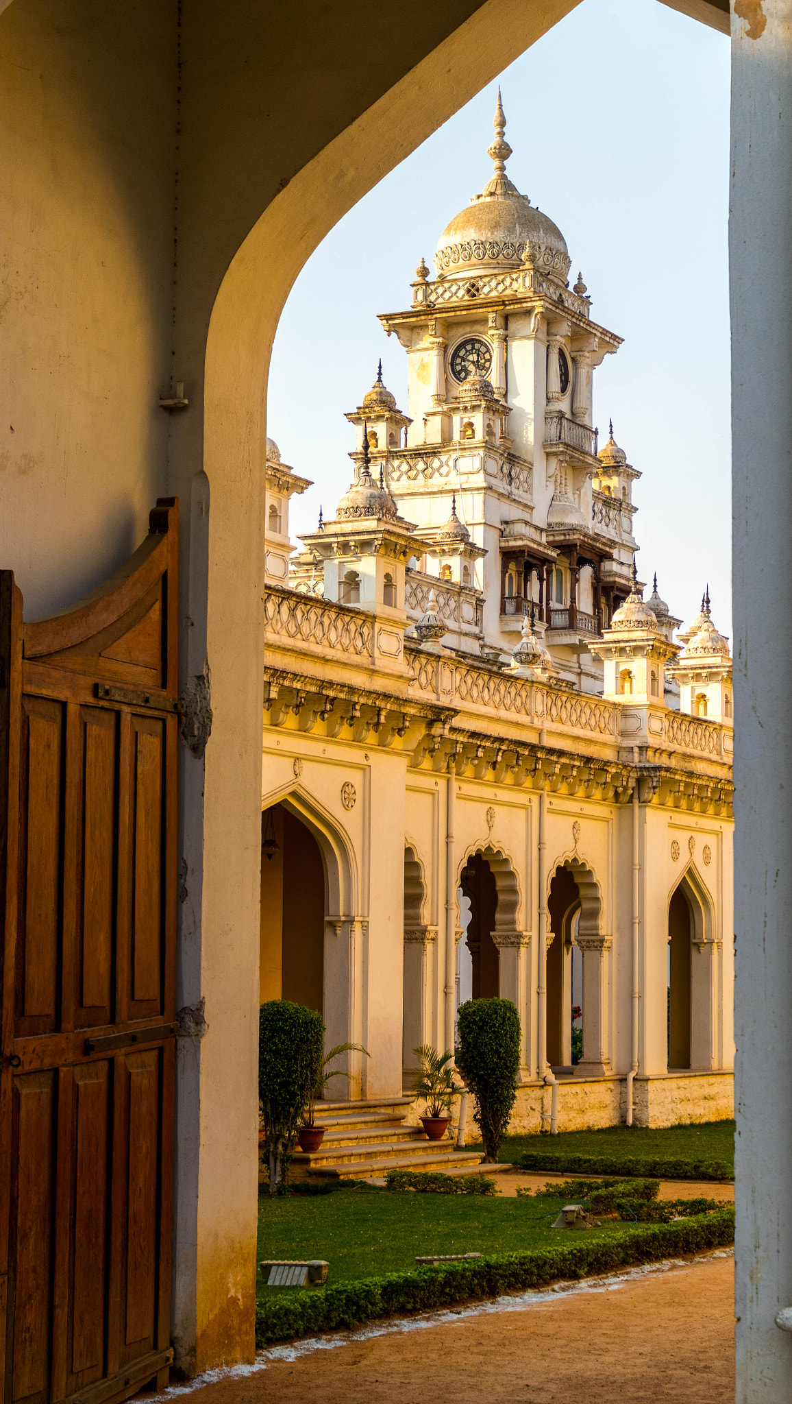 Canon EOS M5 + Canon EF 16-35mm F4L IS USM sample photo. Chowmohalla palace photography