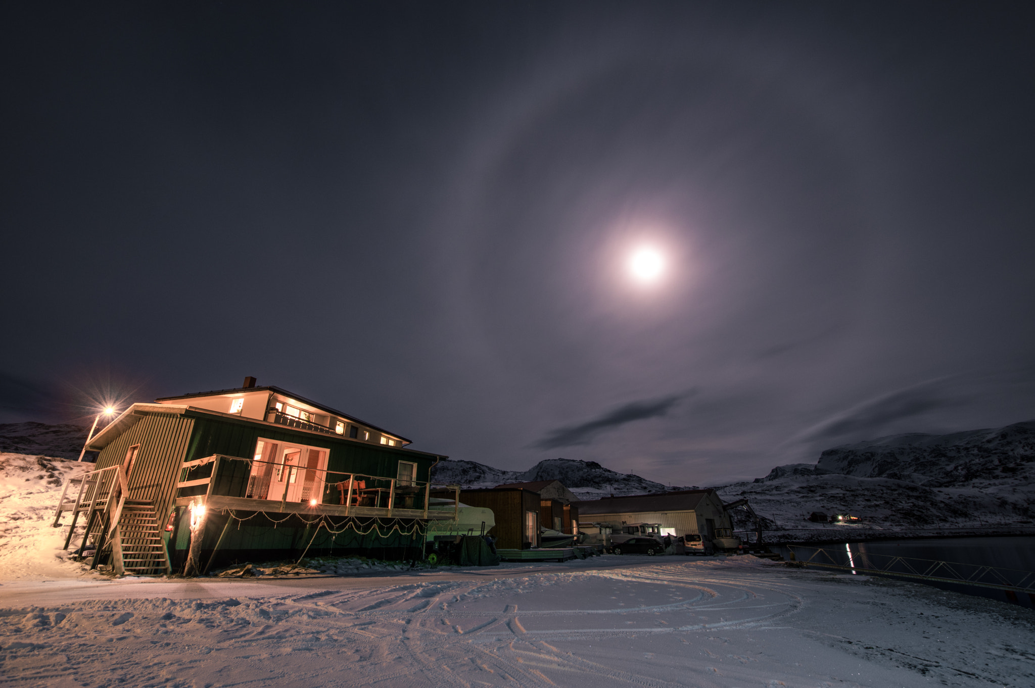 Sigma 10-20mm F3.5 EX DC HSM sample photo. Arctic moon with halo - norway photography