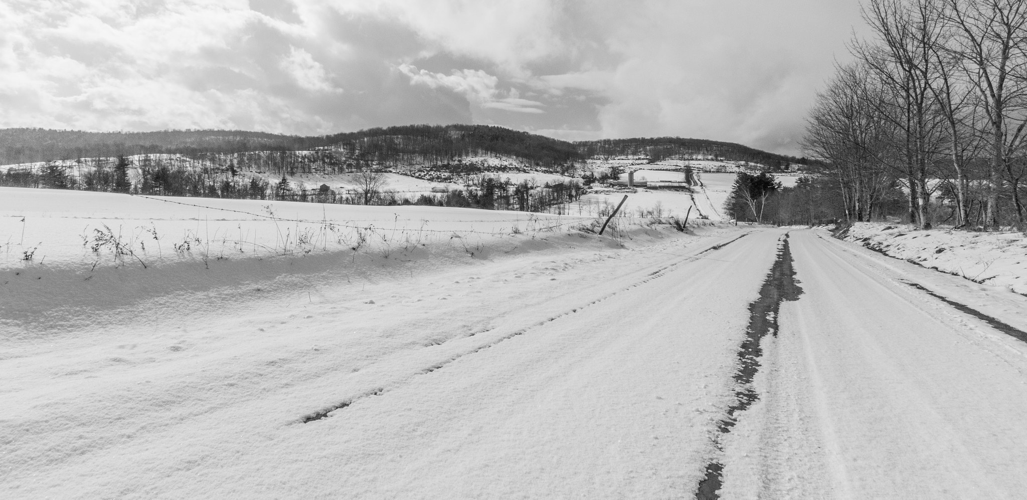 Canon EF-S 10-22mm F3.5-4.5 USM sample photo. Driving down a snowy road photography