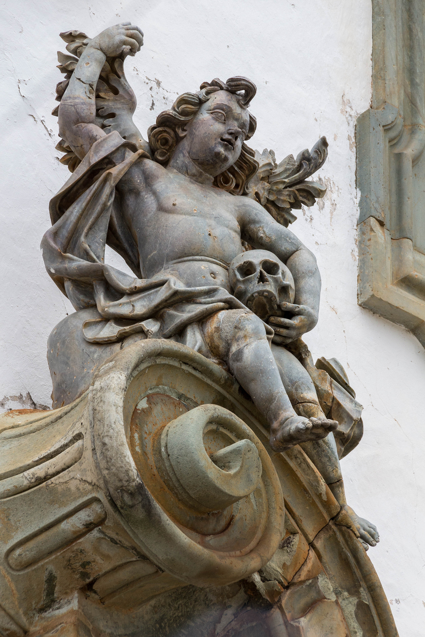 Sigma 18-250mm F3.5-6.3 DC OS HSM sample photo. Hugging skull photography