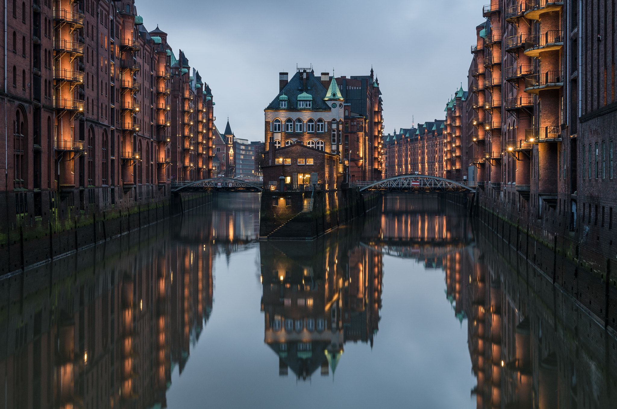 Nikon AF-S Nikkor 16-35mm F4G ED VR sample photo. Wasserschloss hamburg photography