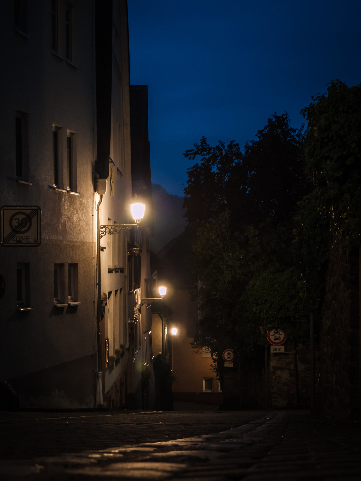 Leica D-LUX 4 sample photo. A quiet town before dawn photography