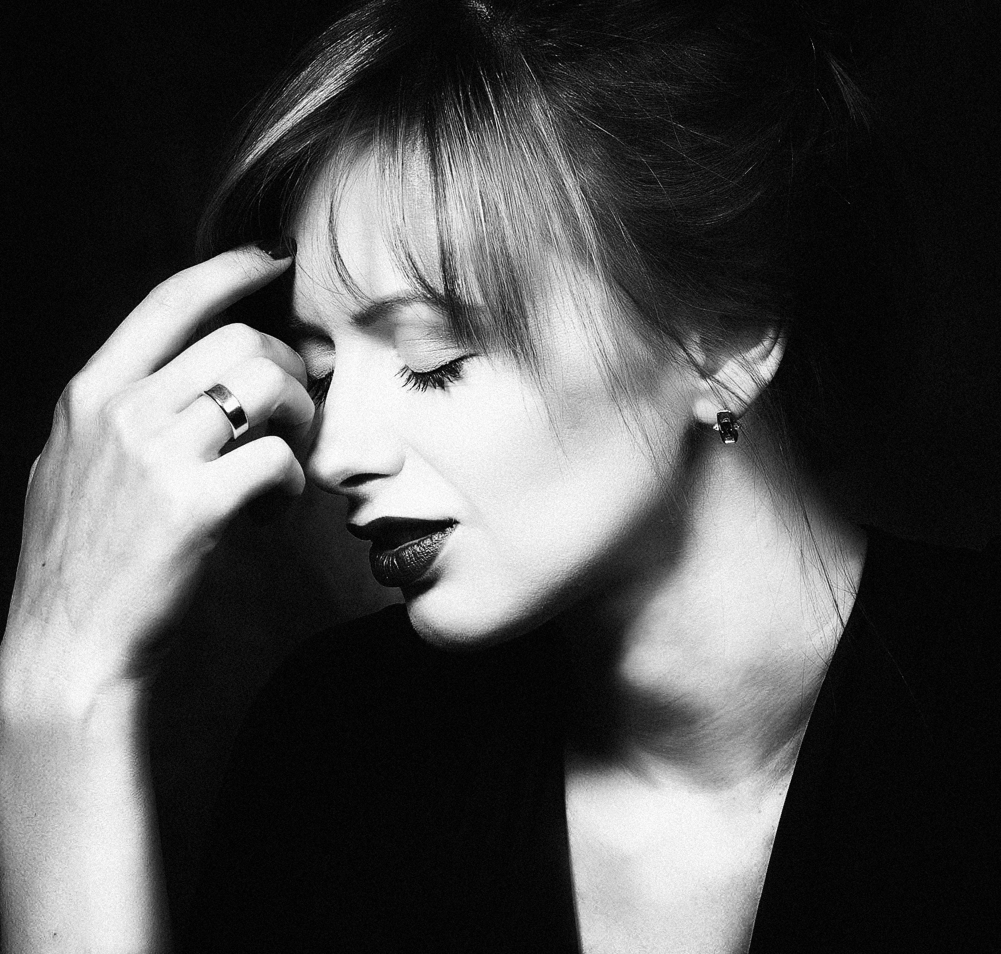 Nikon D800 + Nikon AF Nikkor 50mm F1.4D sample photo. Thoughtful beauty photography