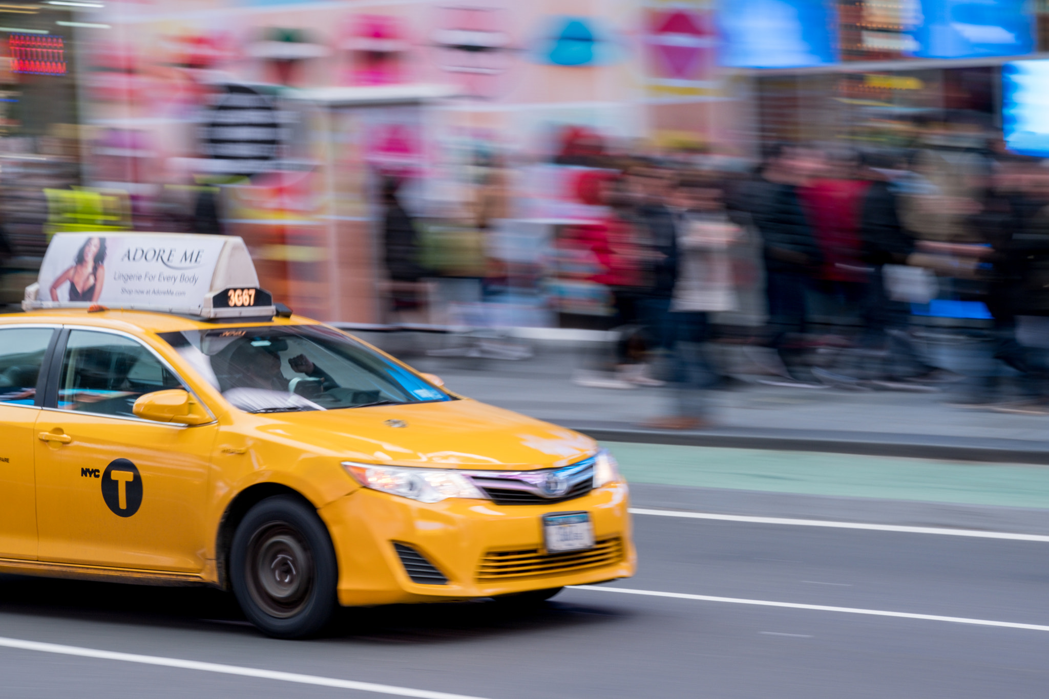 Fujifilm X-T2 + Fujifilm XC 50-230mm F4.5-6.7 OIS II sample photo. Nyc yellow cab photography