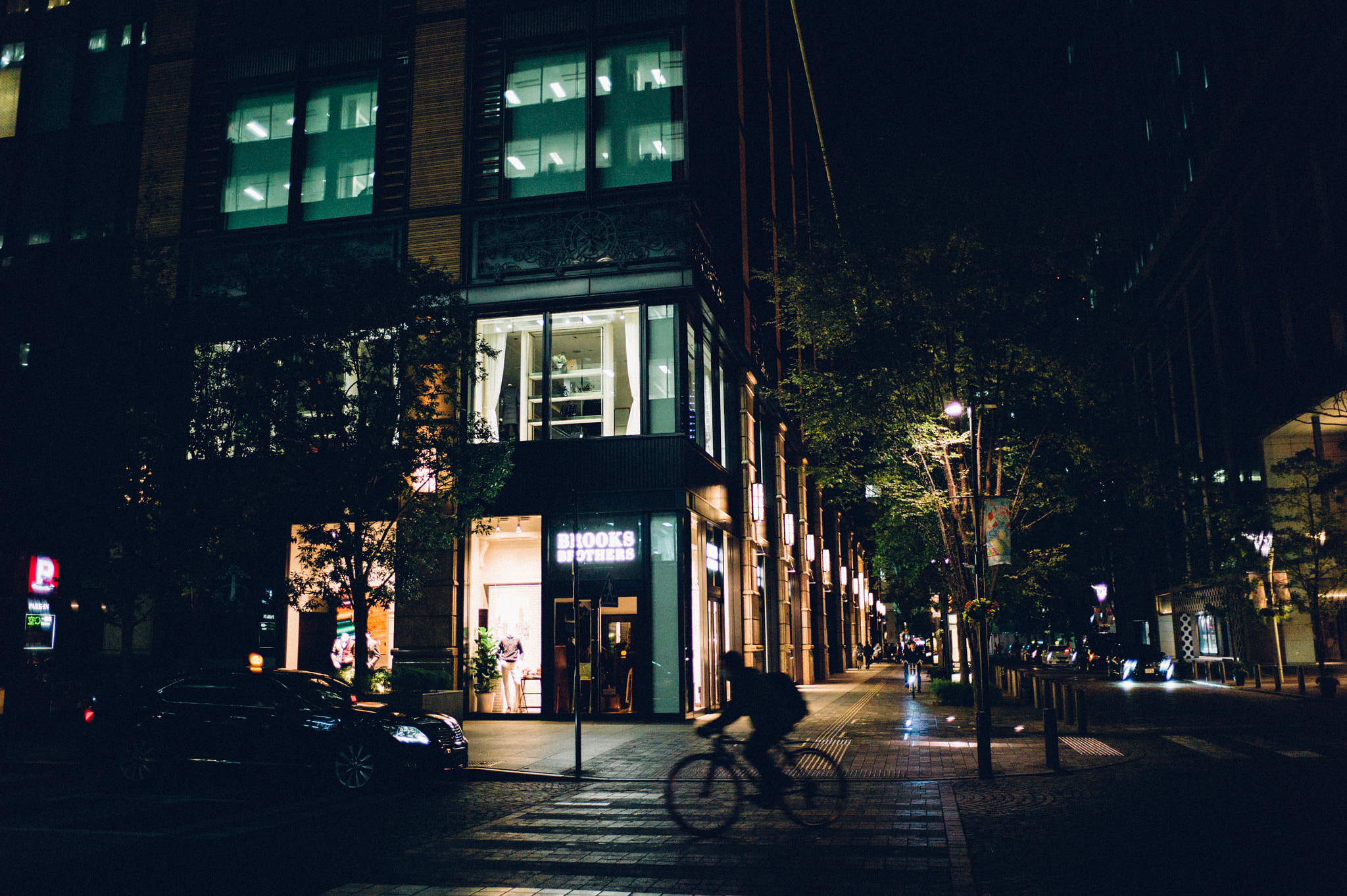Leica Summicron-M 28mm F2 ASPH sample photo. A night sprinter photography