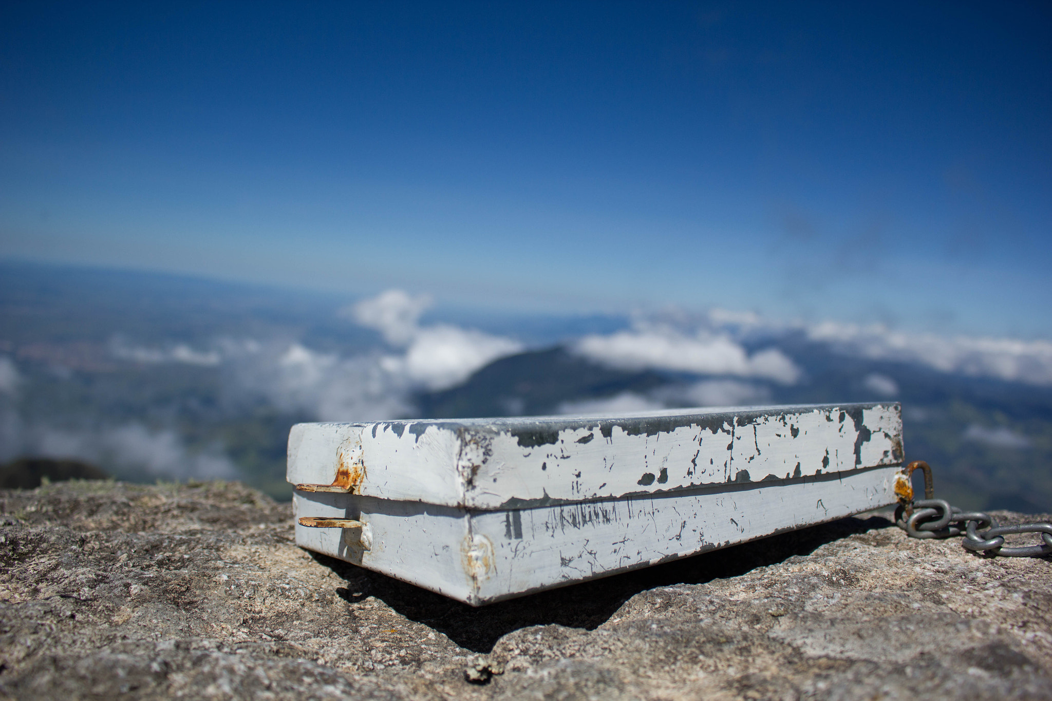 Canon EOS 550D (EOS Rebel T2i / EOS Kiss X4) sample photo. Box in the mountains photography