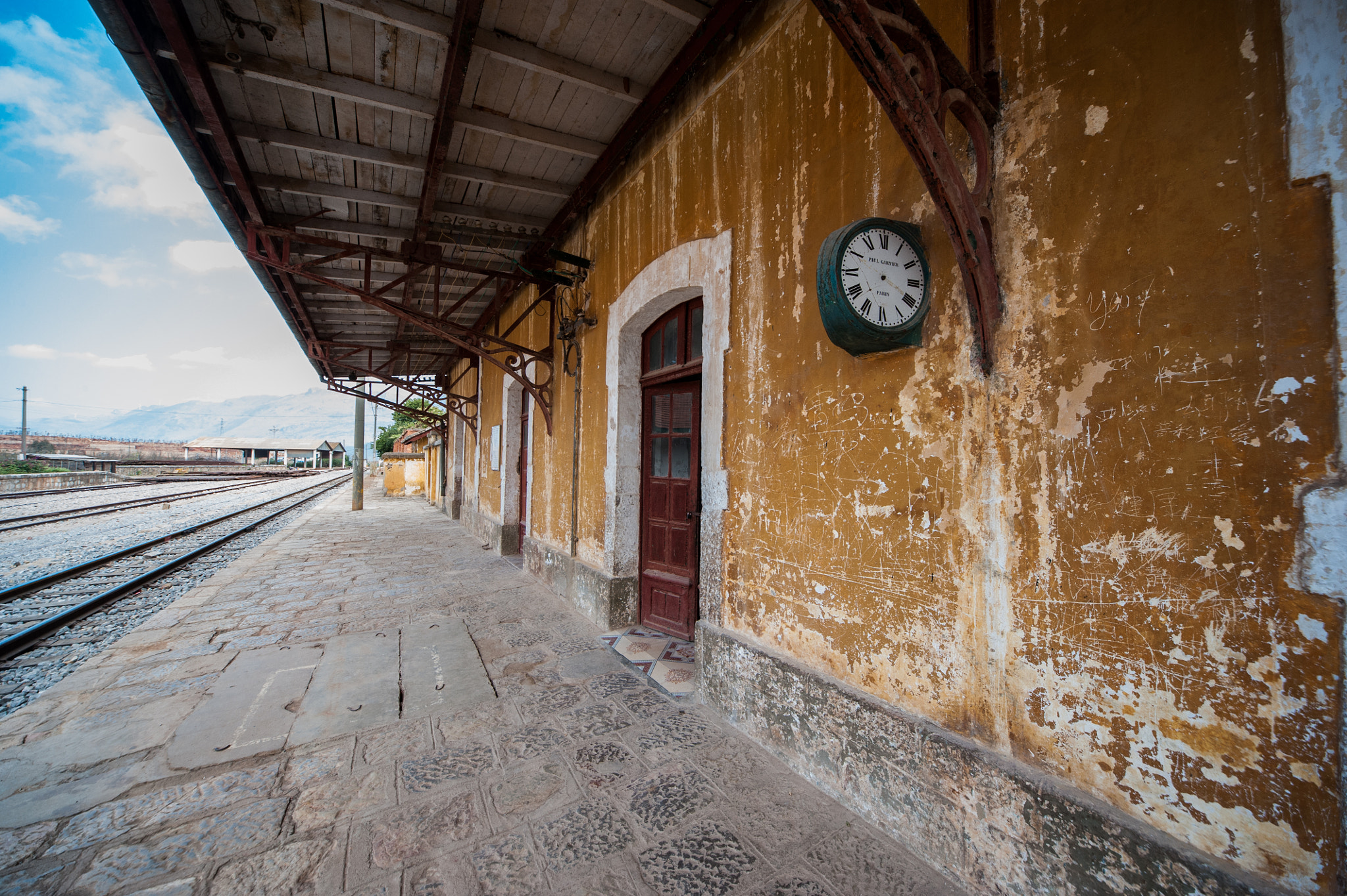 Sigma 12-24mm F4.5-5.6 EX DG Aspherical HSM sample photo. Station photography