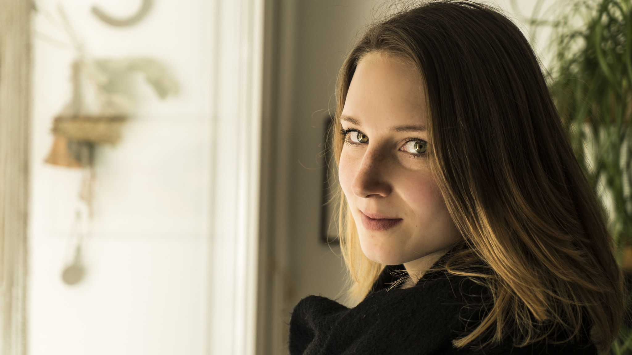Sony a7S II + Sony Vario Tessar T* FE 24-70mm F4 ZA OSS sample photo. Portrait in sunlight photography