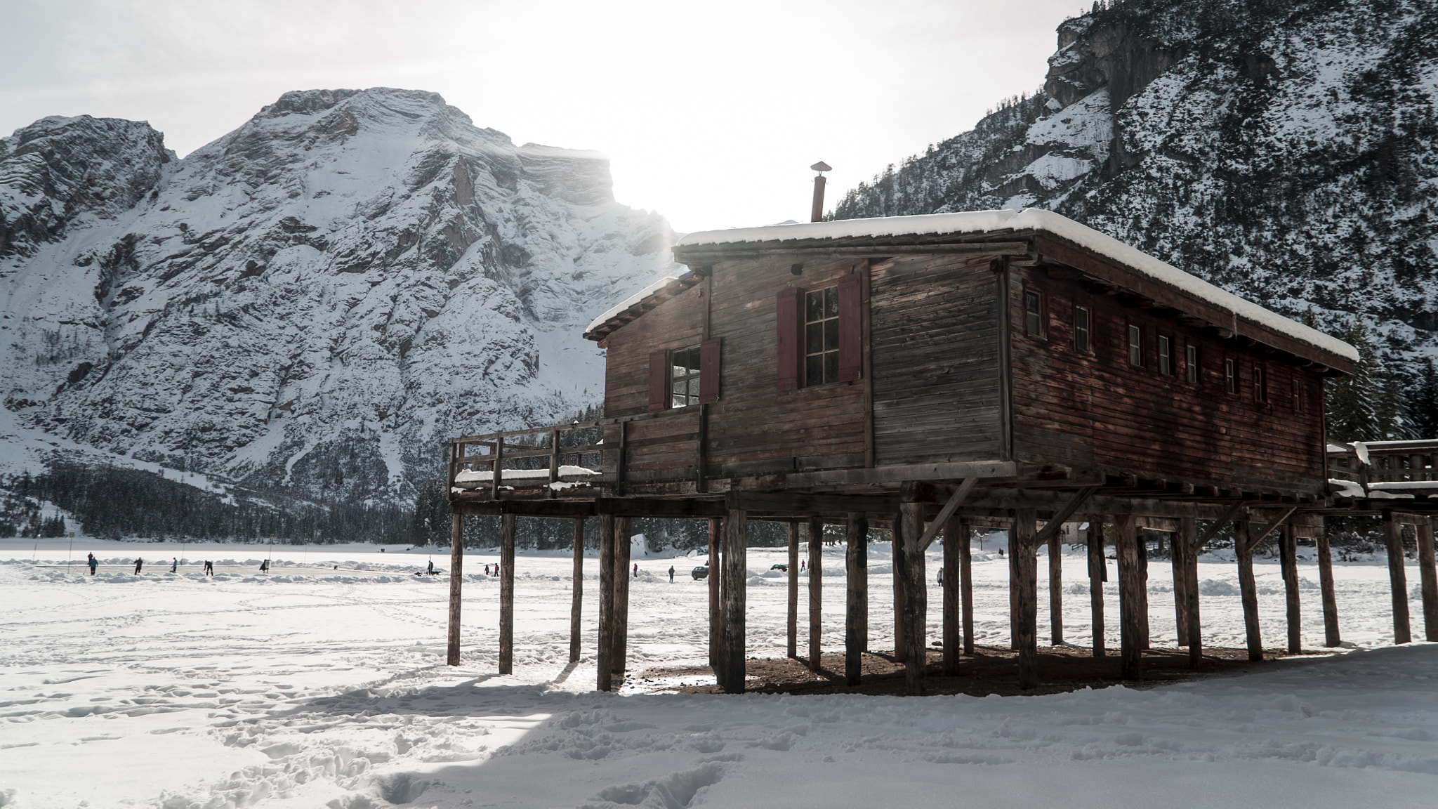Sony a7S II + Sony Vario Tessar T* FE 24-70mm F4 ZA OSS sample photo. Lago di braies in winter photography