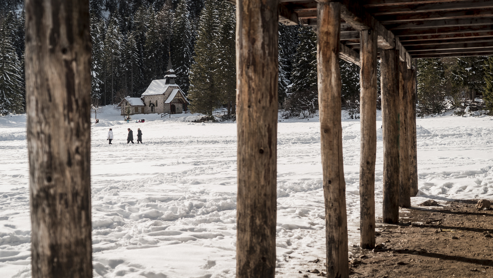 Sony a7S II + Sony Vario Tessar T* FE 24-70mm F4 ZA OSS sample photo. Lago di braies in winter photography
