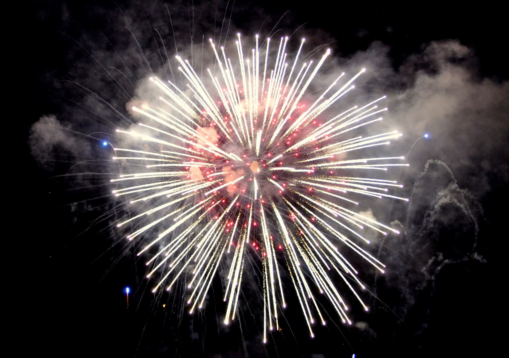 Sigma 17-70mm F2.8-4 DC Macro OS HSM sample photo. Fuoco d'artificio photography