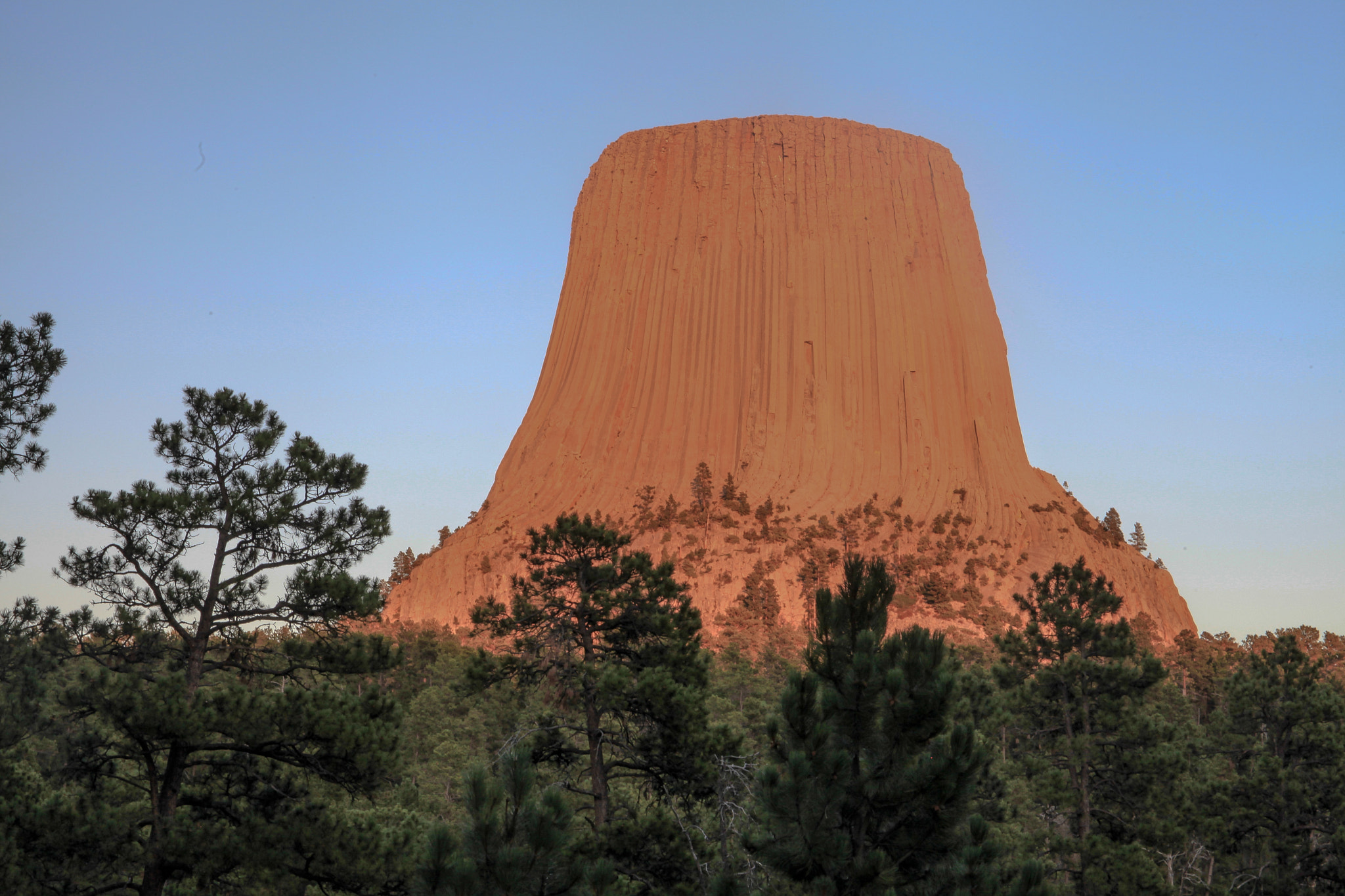 Canon EF 24-70mm F4L IS USM sample photo. Devils tower sunset photography