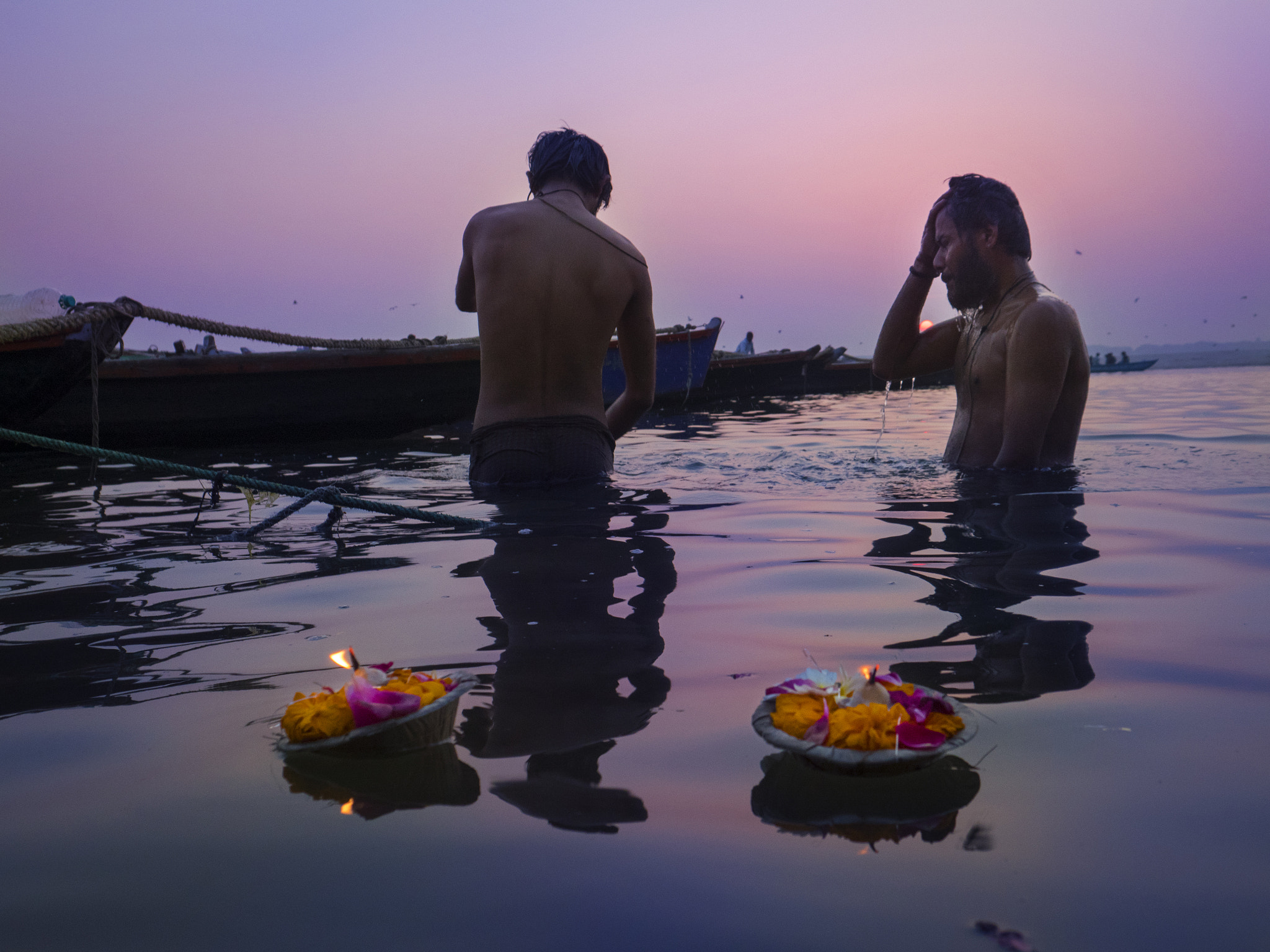 Panasonic Lumix DMC-GX8 sample photo. Offerings to the river photography