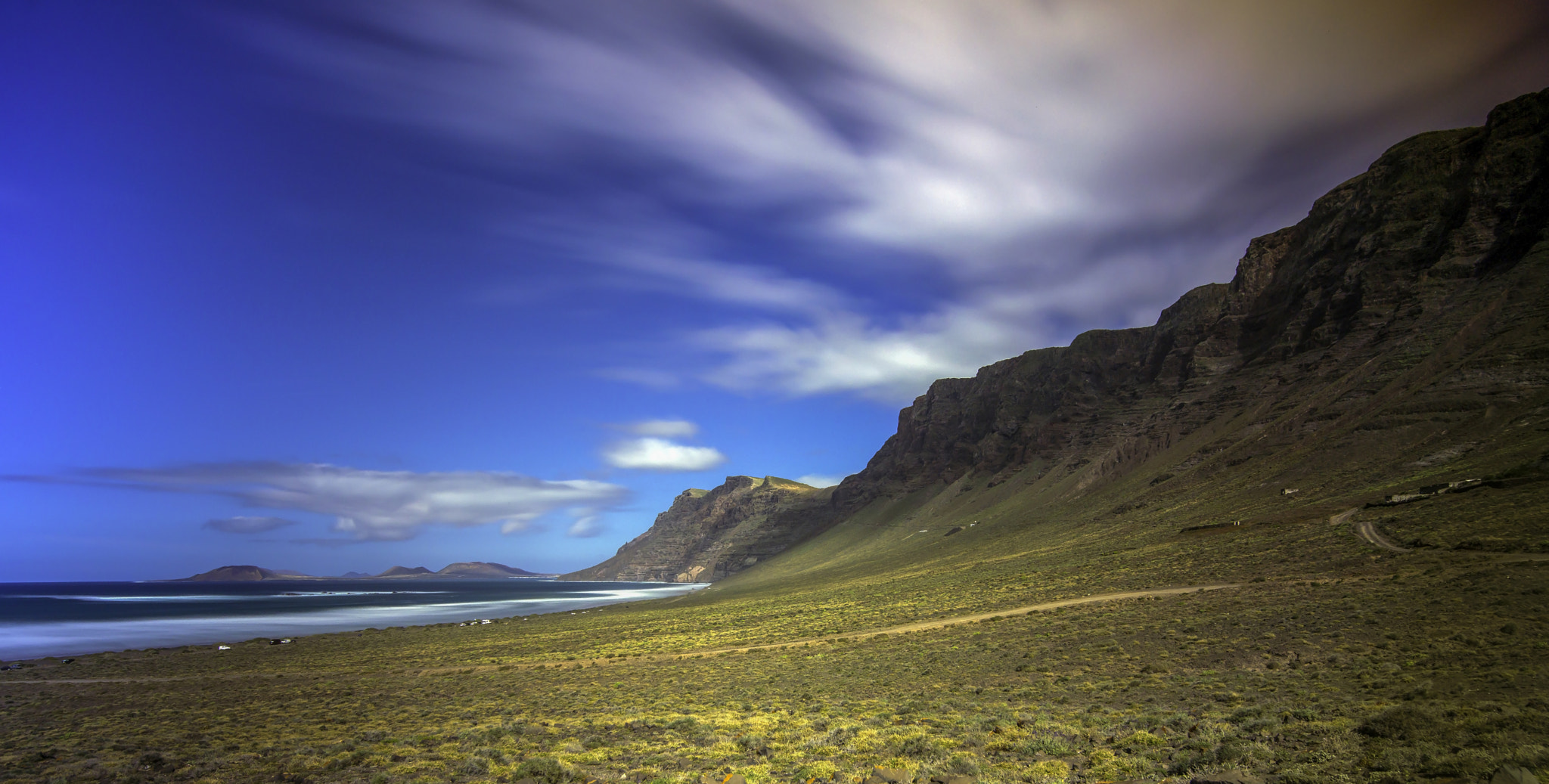 Pentax 645D + smc PENTAX-DA645 25mm F4 AL [IF] SDM AW sample photo. Famara beach ( lanzarote ) photography