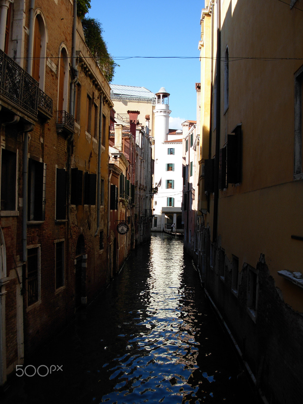 Nikon COOLPIX L5 sample photo. Street of venice photography