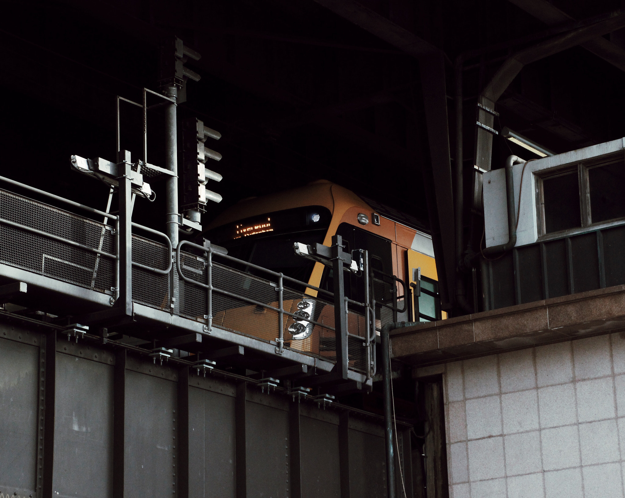 Canon EOS 600D (Rebel EOS T3i / EOS Kiss X5) sample photo. Train. photography
