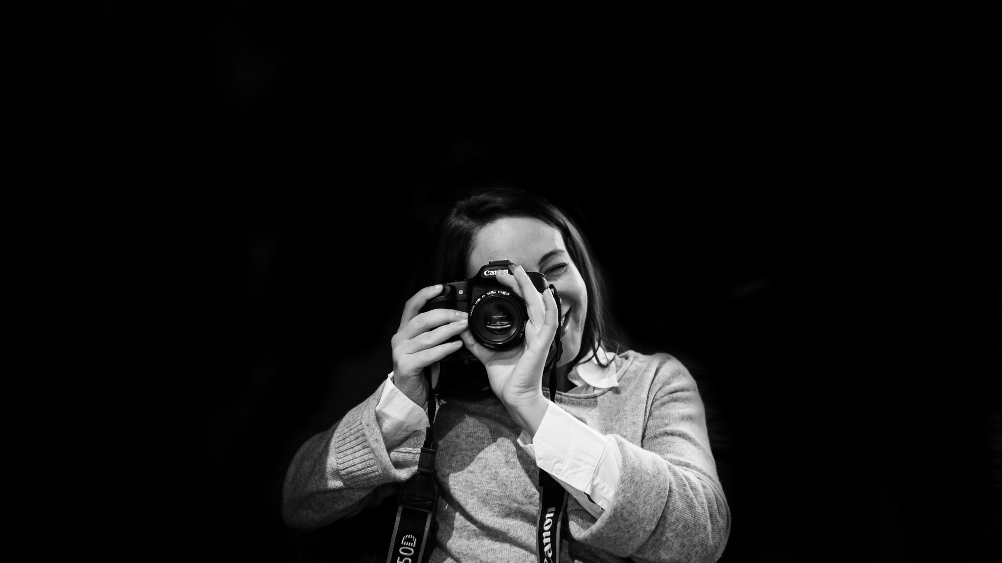 Sony a6300 + Sony Sonnar T* E 24mm F1.8 ZA sample photo. A women's touch to photography photography