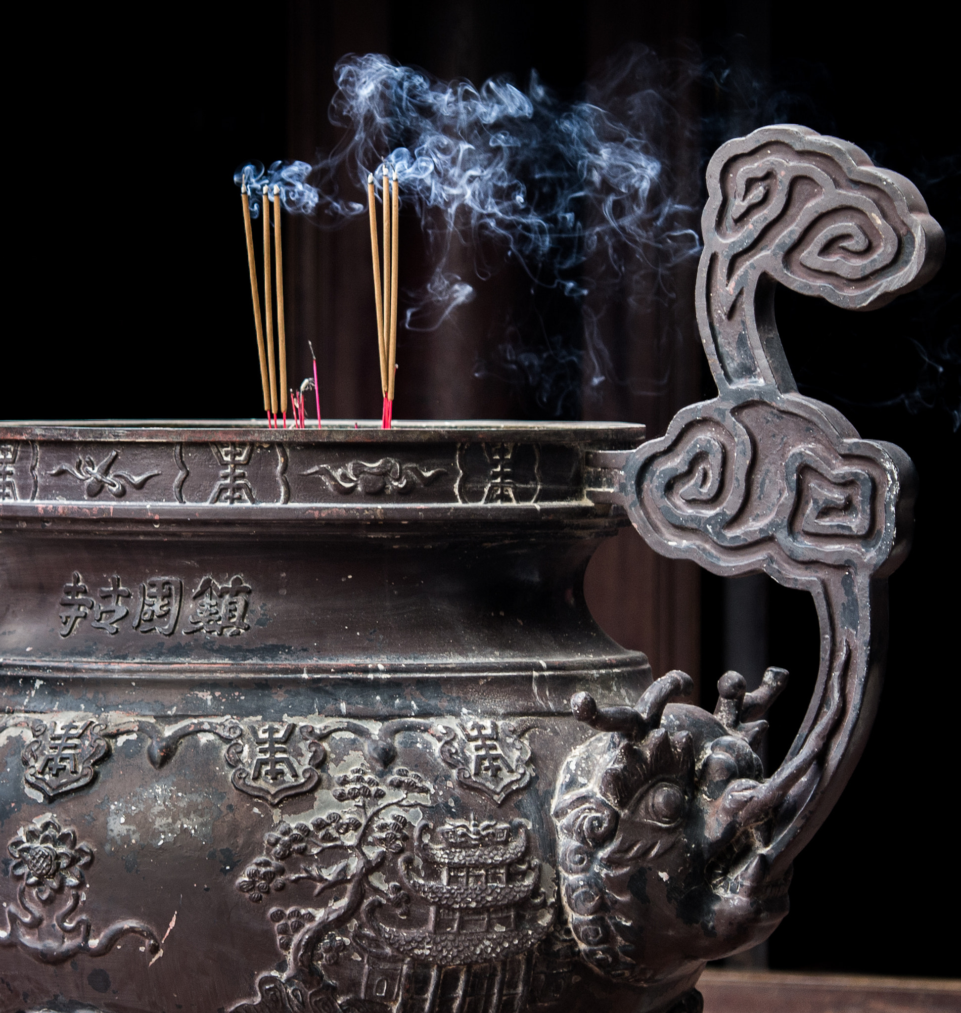 Olympus E-5 sample photo. Incense photography