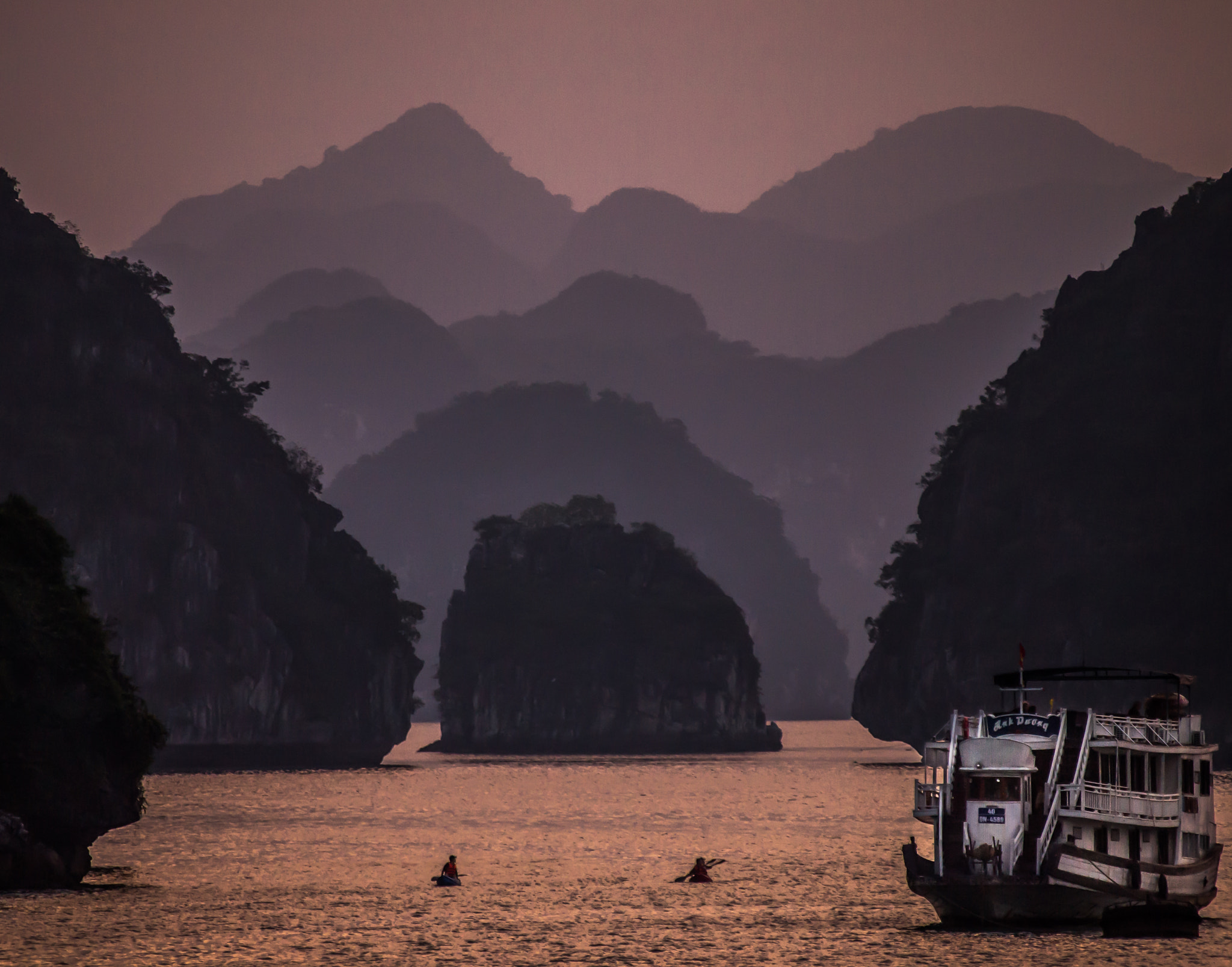 Olympus E-5 sample photo. Ha long dusk photography