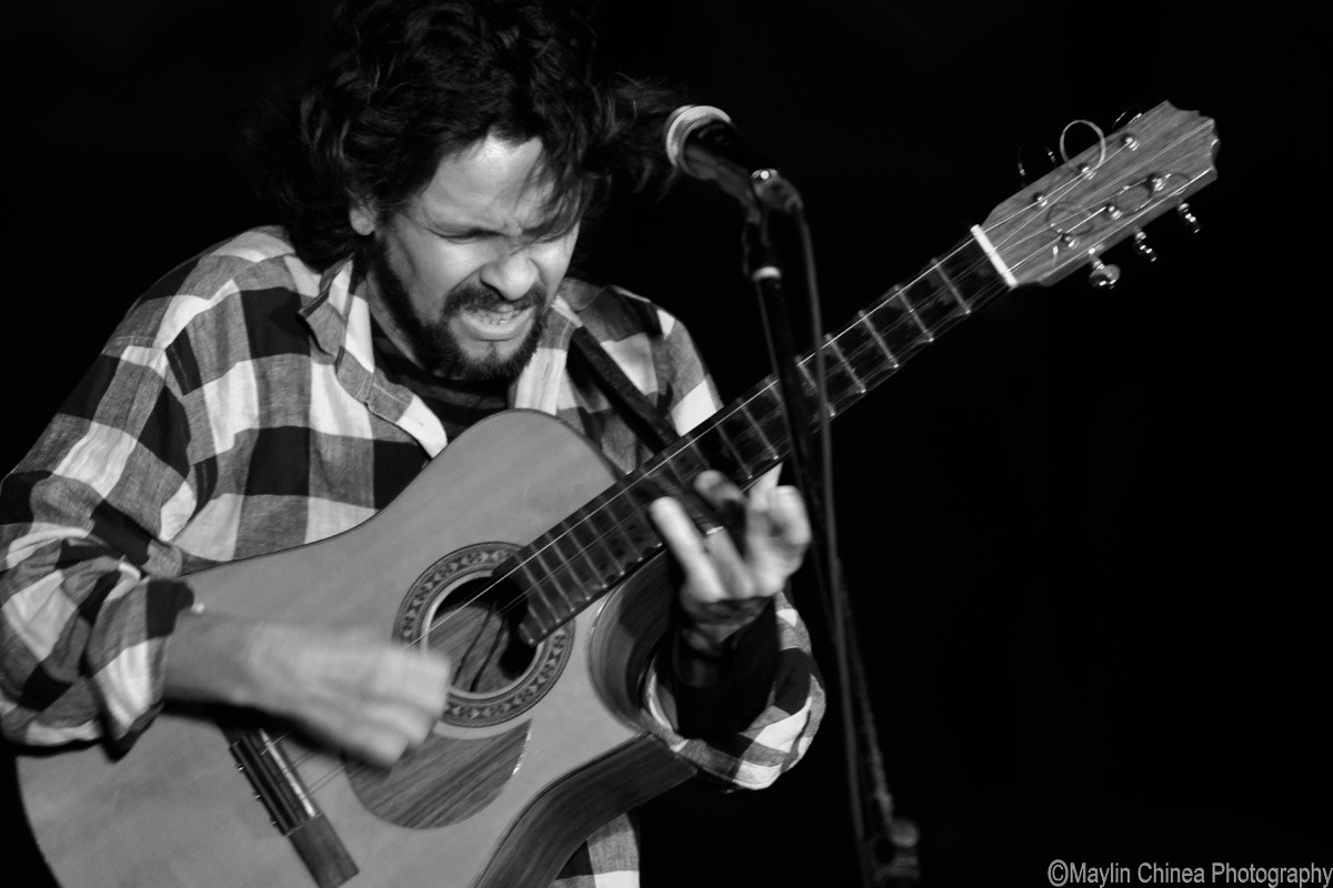 AF-S Zoom-Nikkor 80-200mm f/2.8D IF-ED sample photo. Guitar  photography