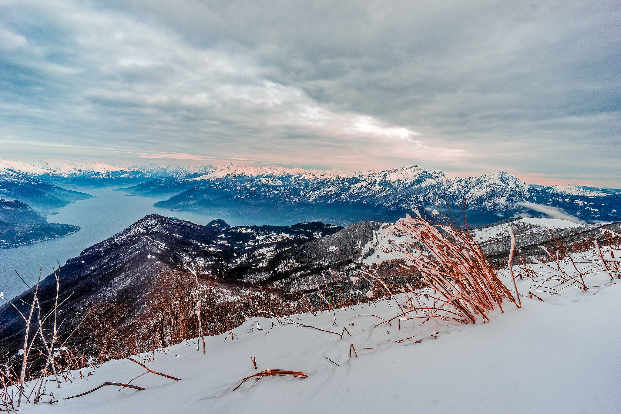 Sony Alpha a5000 (ILCE 5000) + Sony E 10-18mm F4 OSS sample photo. Monte san primo photography