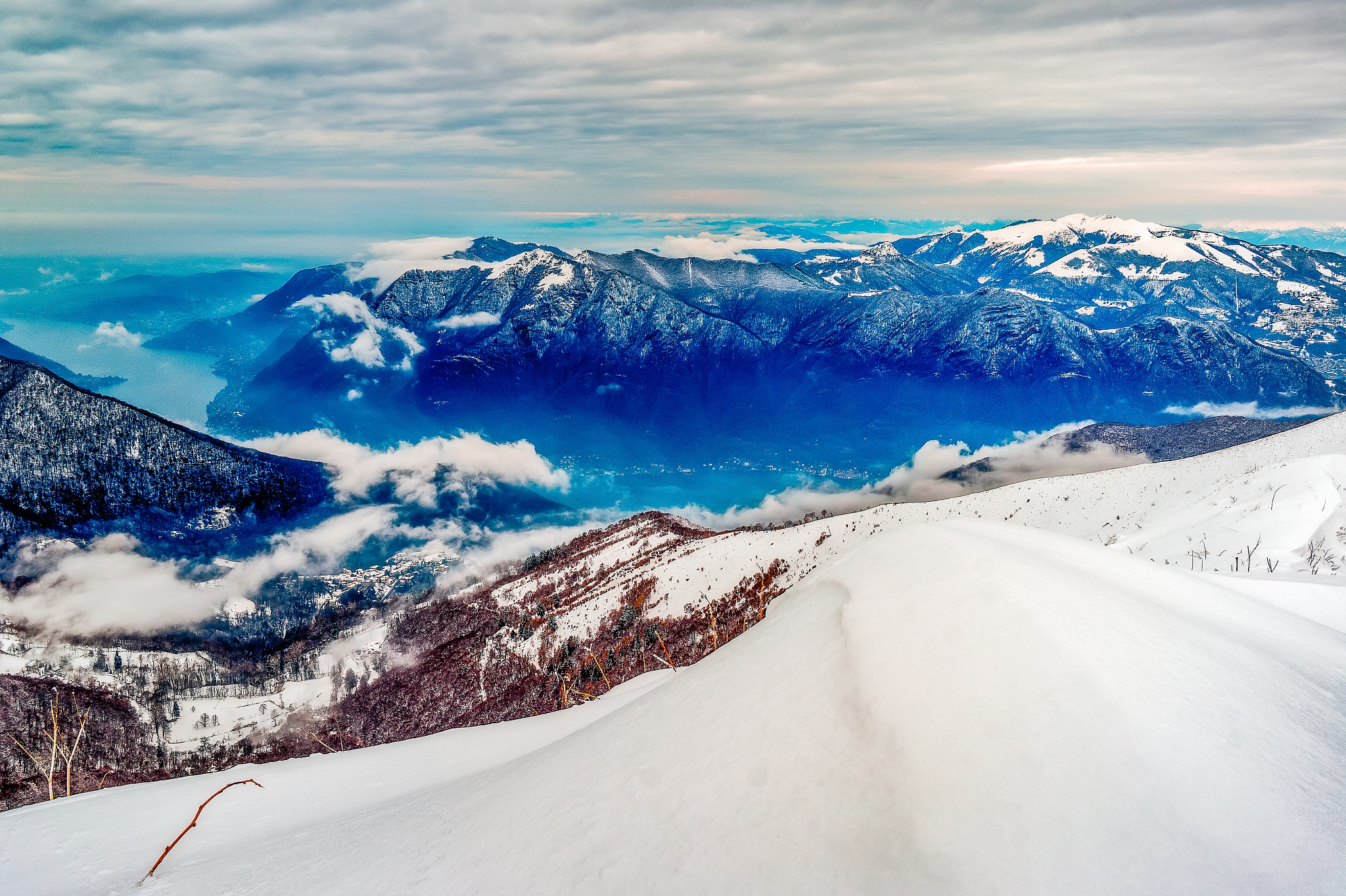 Sony Alpha a5000 (ILCE 5000) + Sony E 10-18mm F4 OSS sample photo. Monte san primo photography