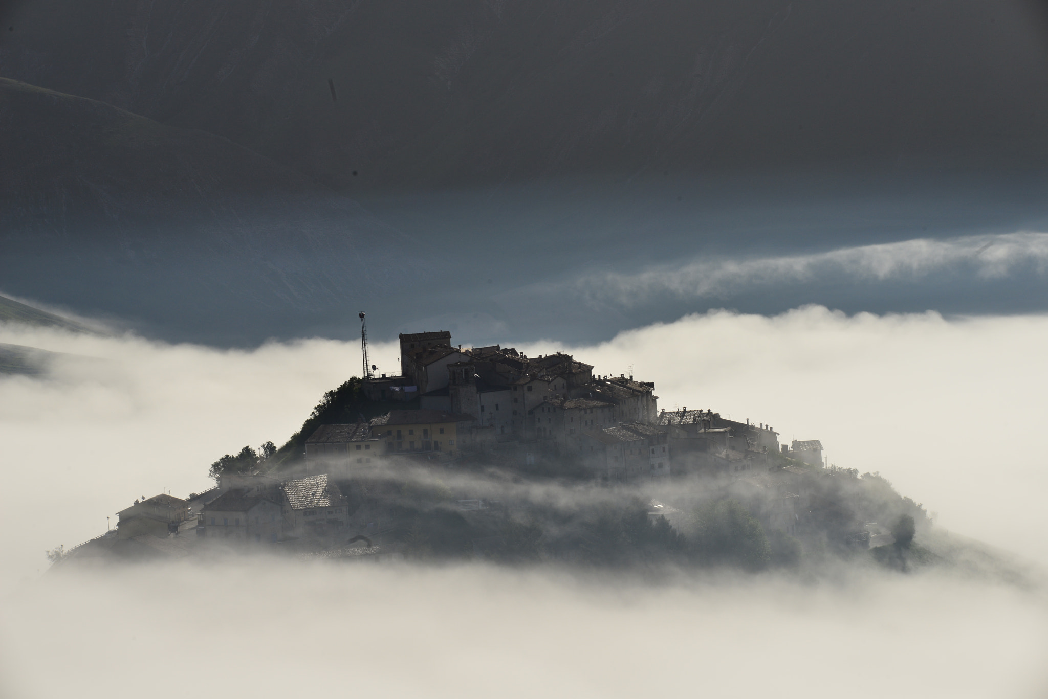 Sigma 150-500mm F5-6.3 DG OS HSM sample photo. In the fog photography