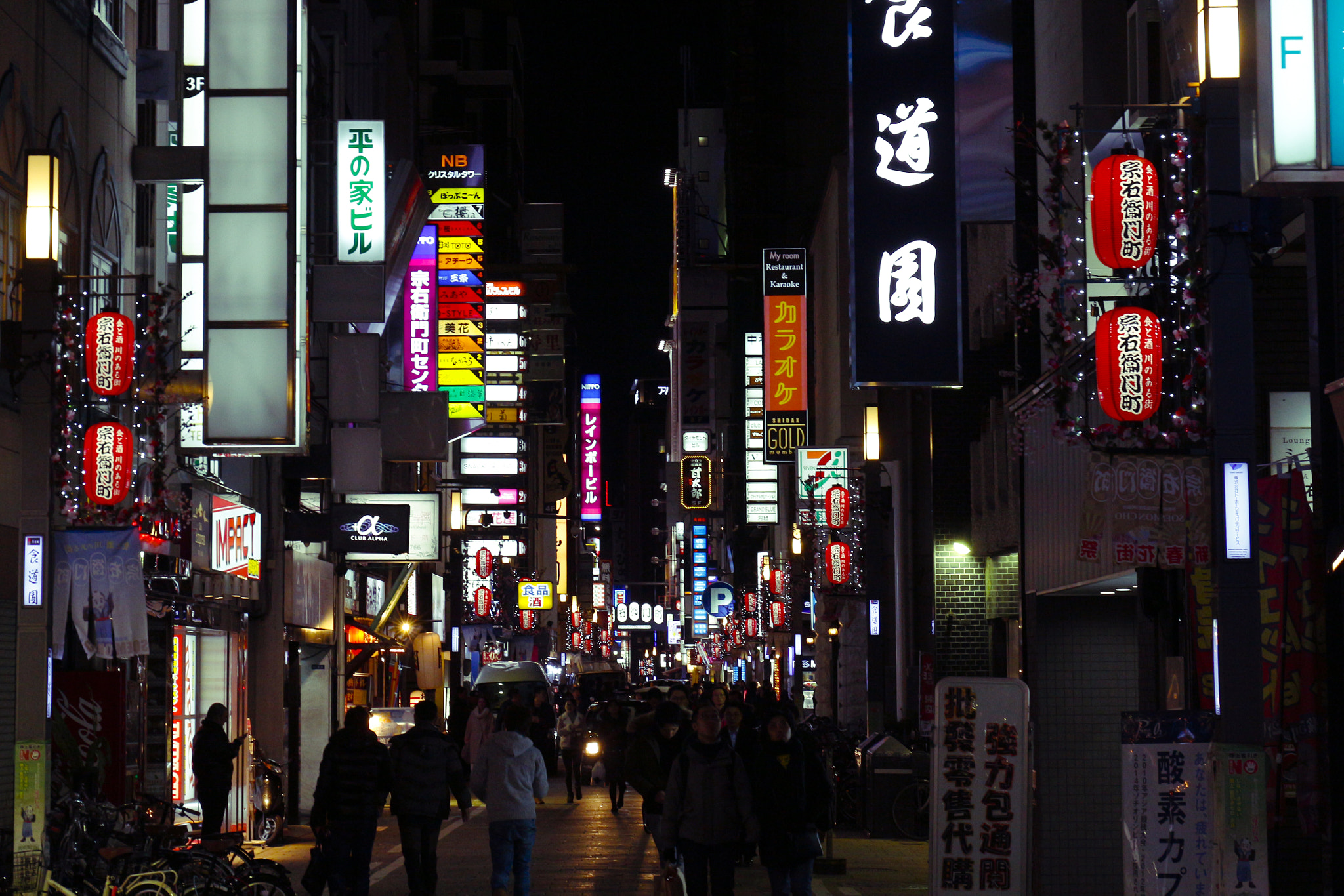 Canon EF 24-70mm F4L IS USM sample photo. Night photography