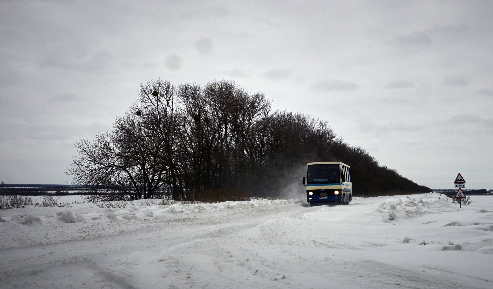 Fujifilm X-M1 + Fujifilm XF 27mm F2.8 sample photo. Rural road in winter photography