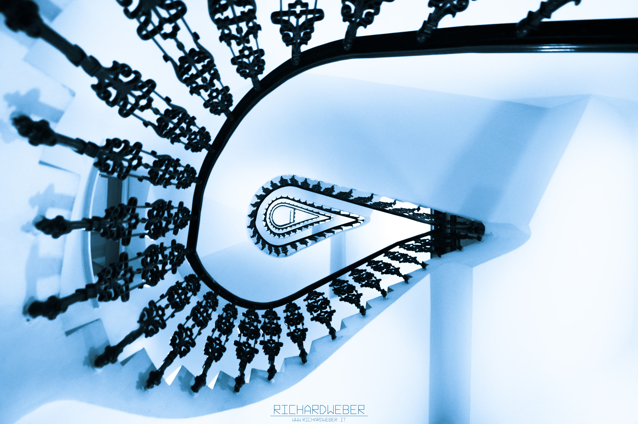 Nikon D3S sample photo. Spiral point 80nine.. photography