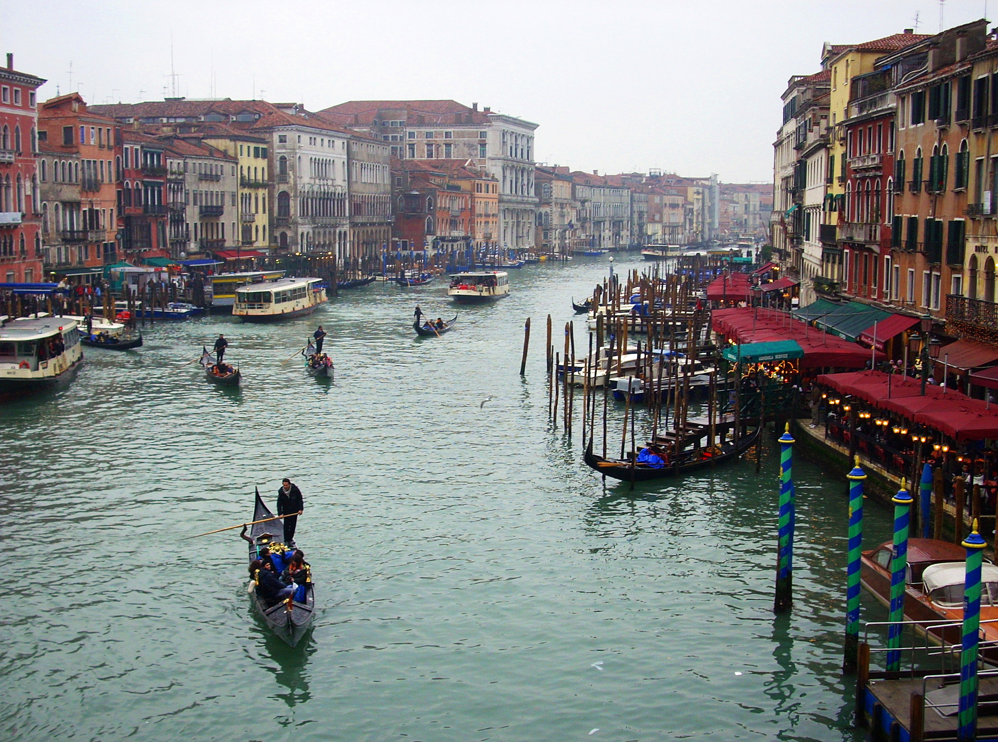 Nikon COOLPIX L10 sample photo. Venetian gondolas photography