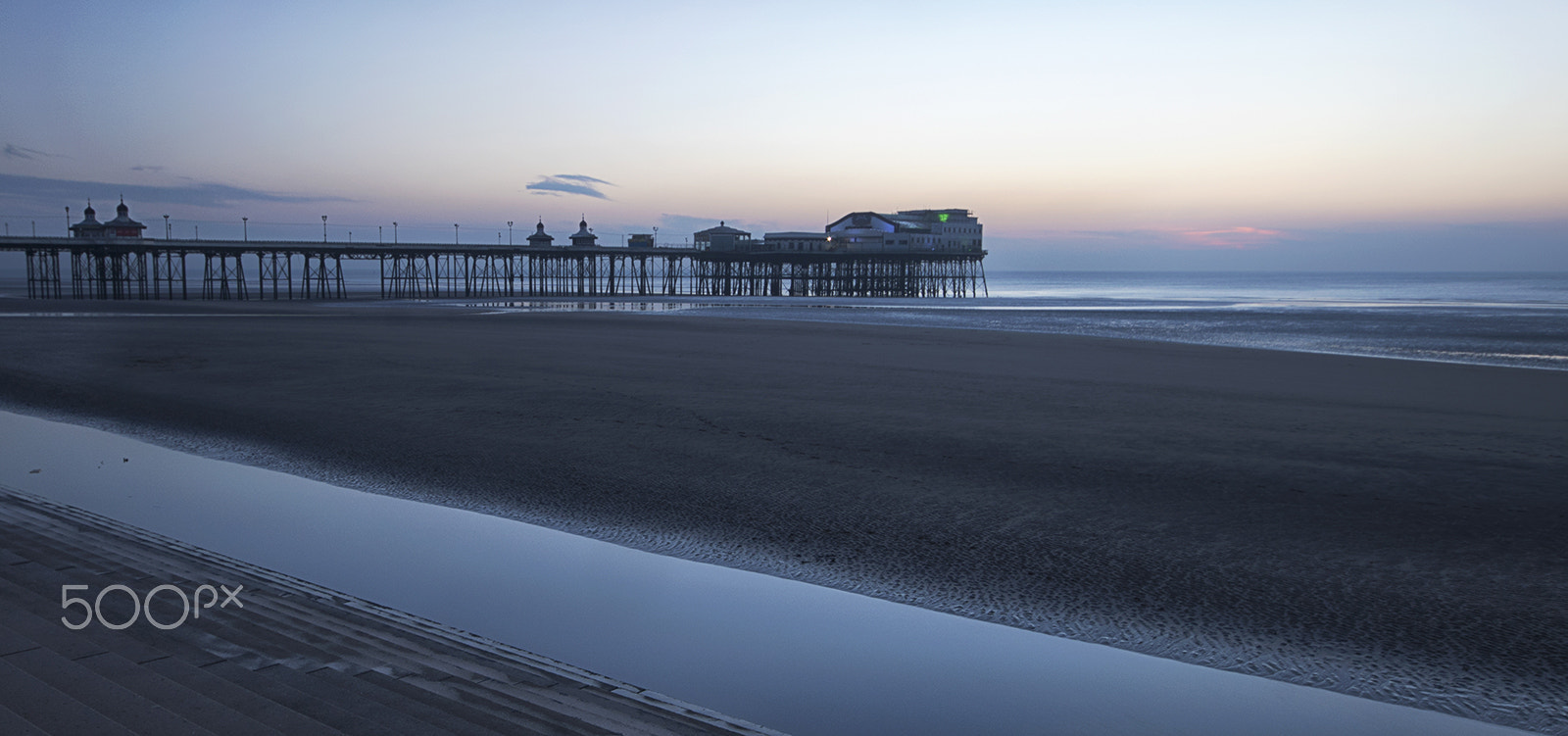 Minolta AF 28-80mm F3.5-5.6 II sample photo. The north pier at blackpool photography